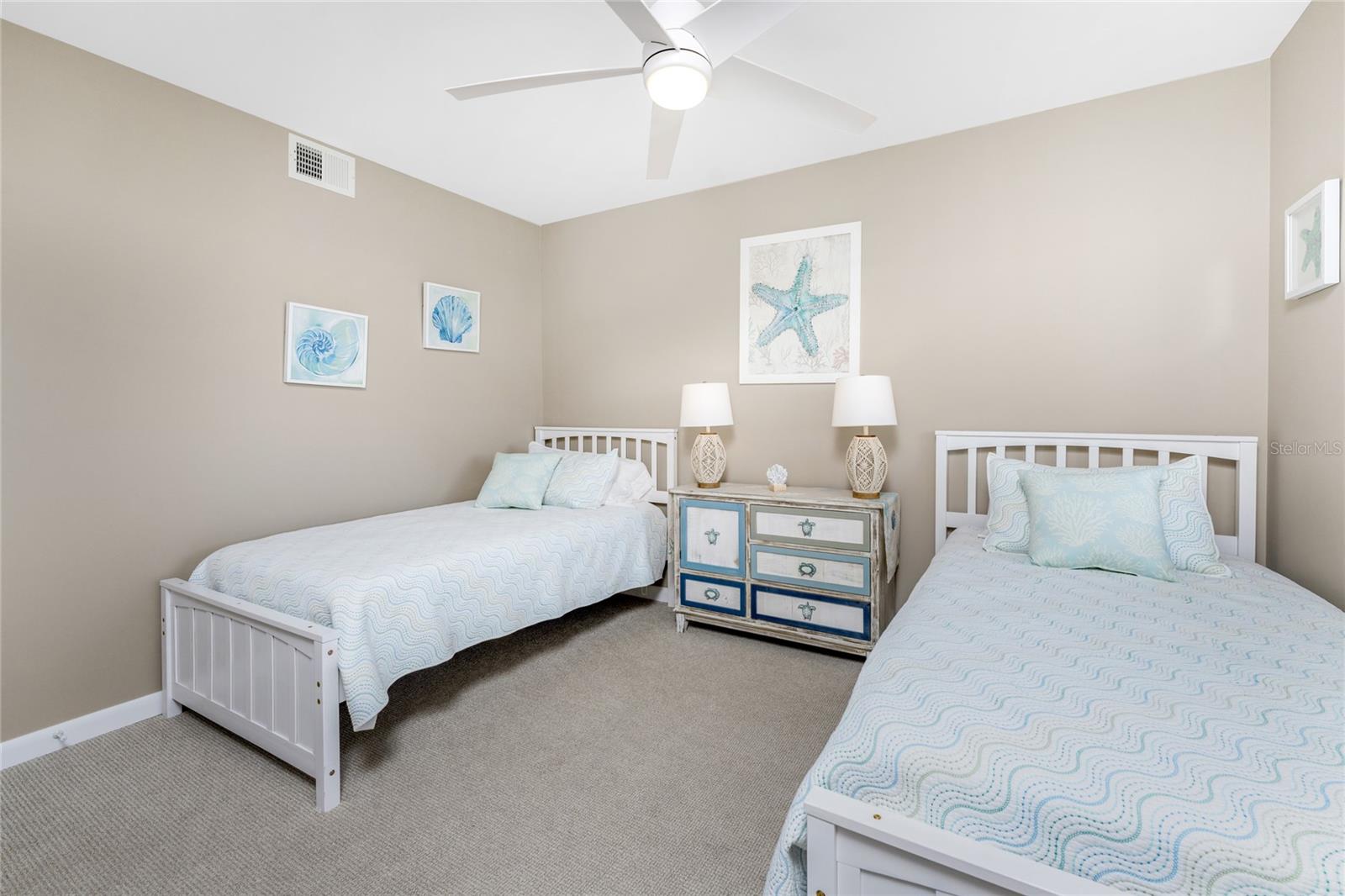 Image 25 of 42 For 1591 Beach Road 402