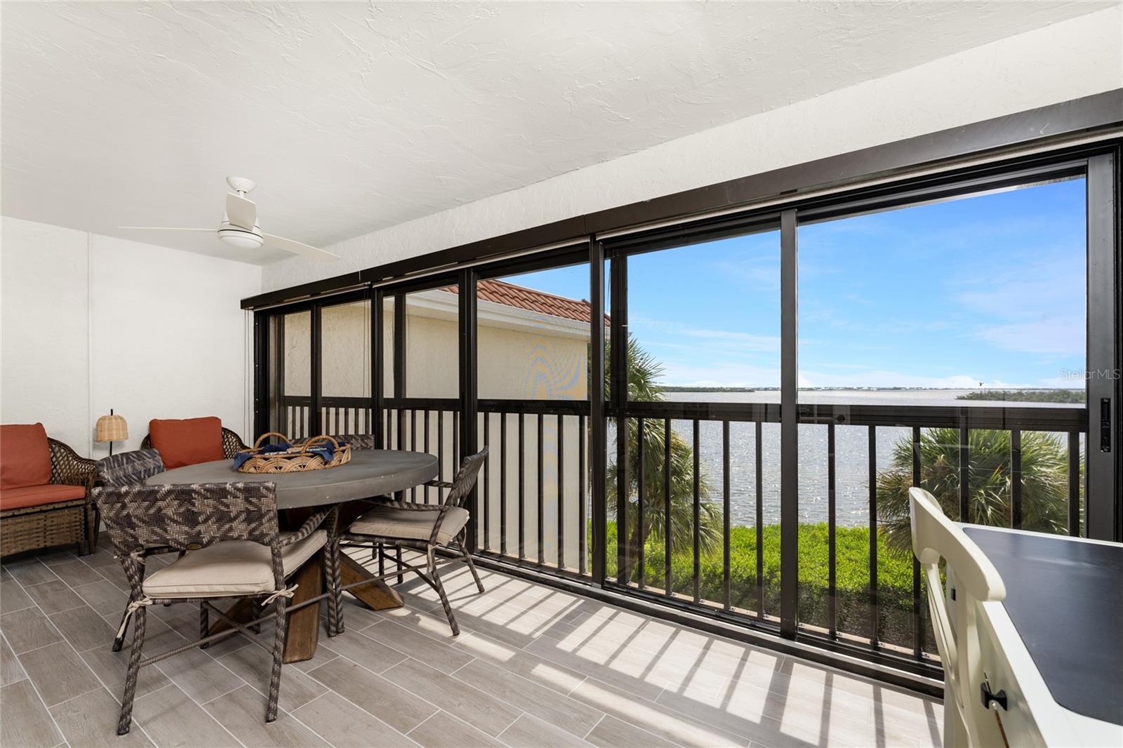 Image 3 of 42 For 1591 Beach Road 402