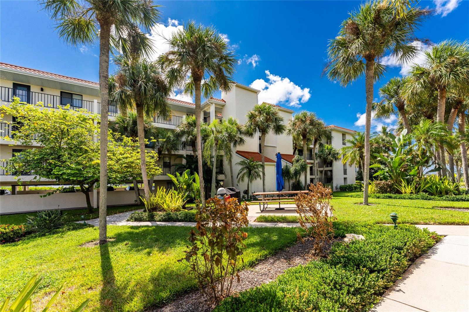 Image 33 of 42 For 1591 Beach Road 402