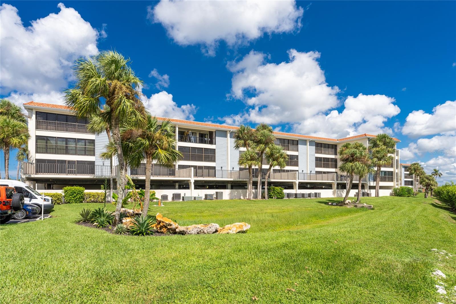 Image 35 of 42 For 1591 Beach Road 402