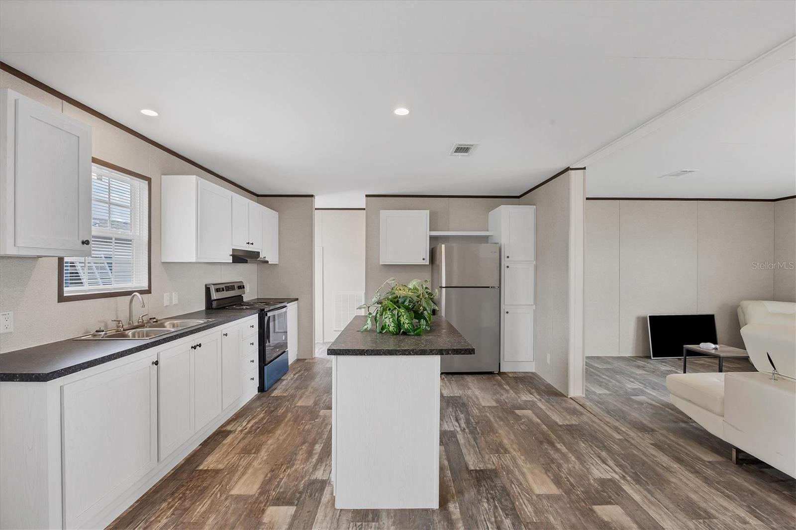 Image 10 of 50 For 7337 Desant Lane