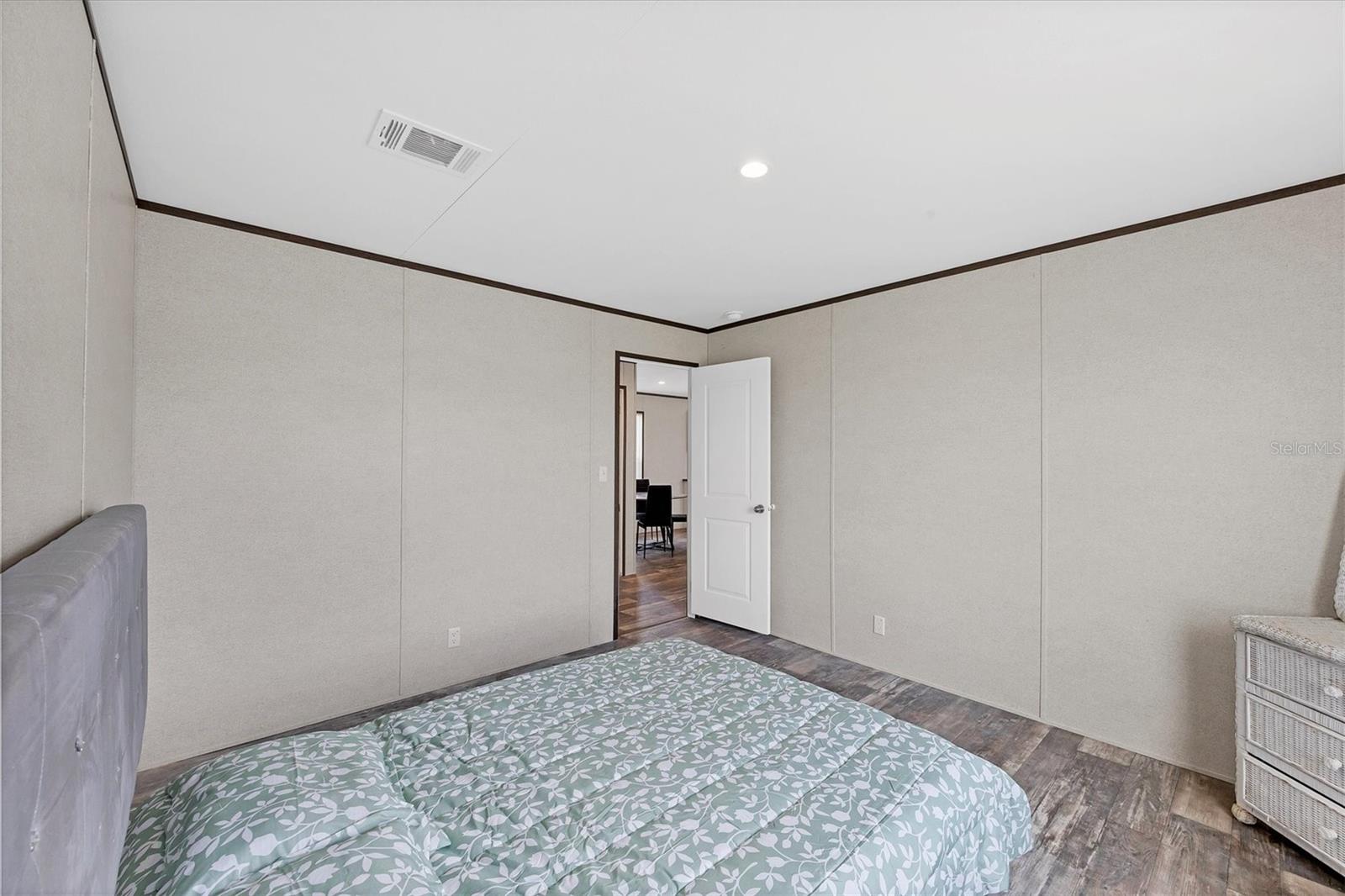 Image 22 of 50 For 7337 Desant Lane