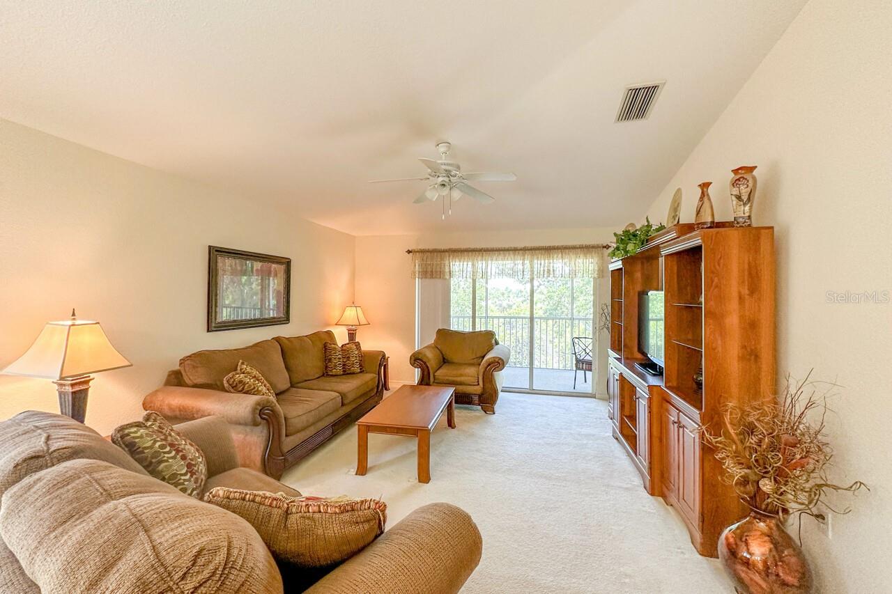 Image 18 of 47 For 9900 Fiddlers Green Circle 239