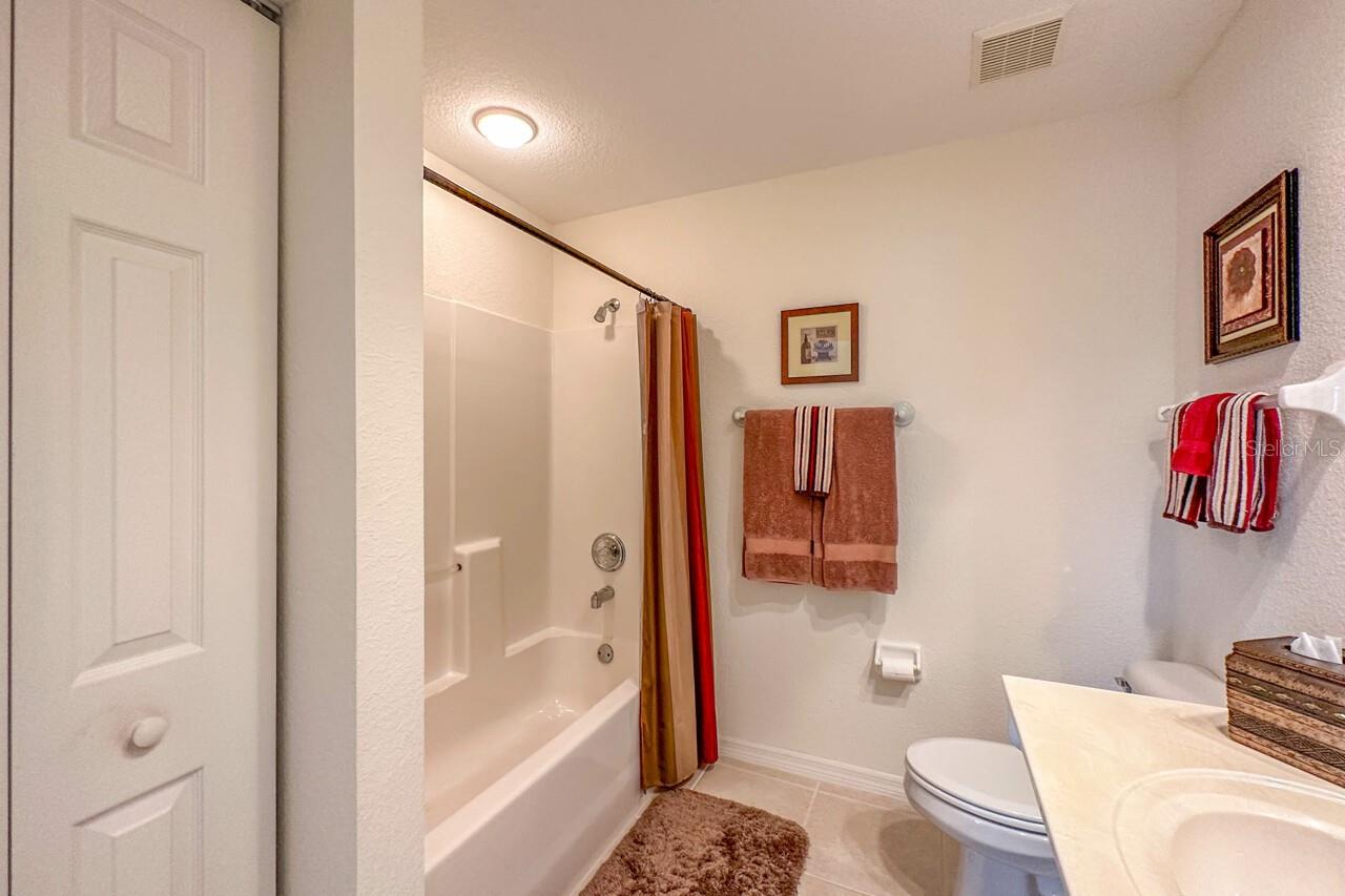 Image 25 of 47 For 9900 Fiddlers Green Circle 239