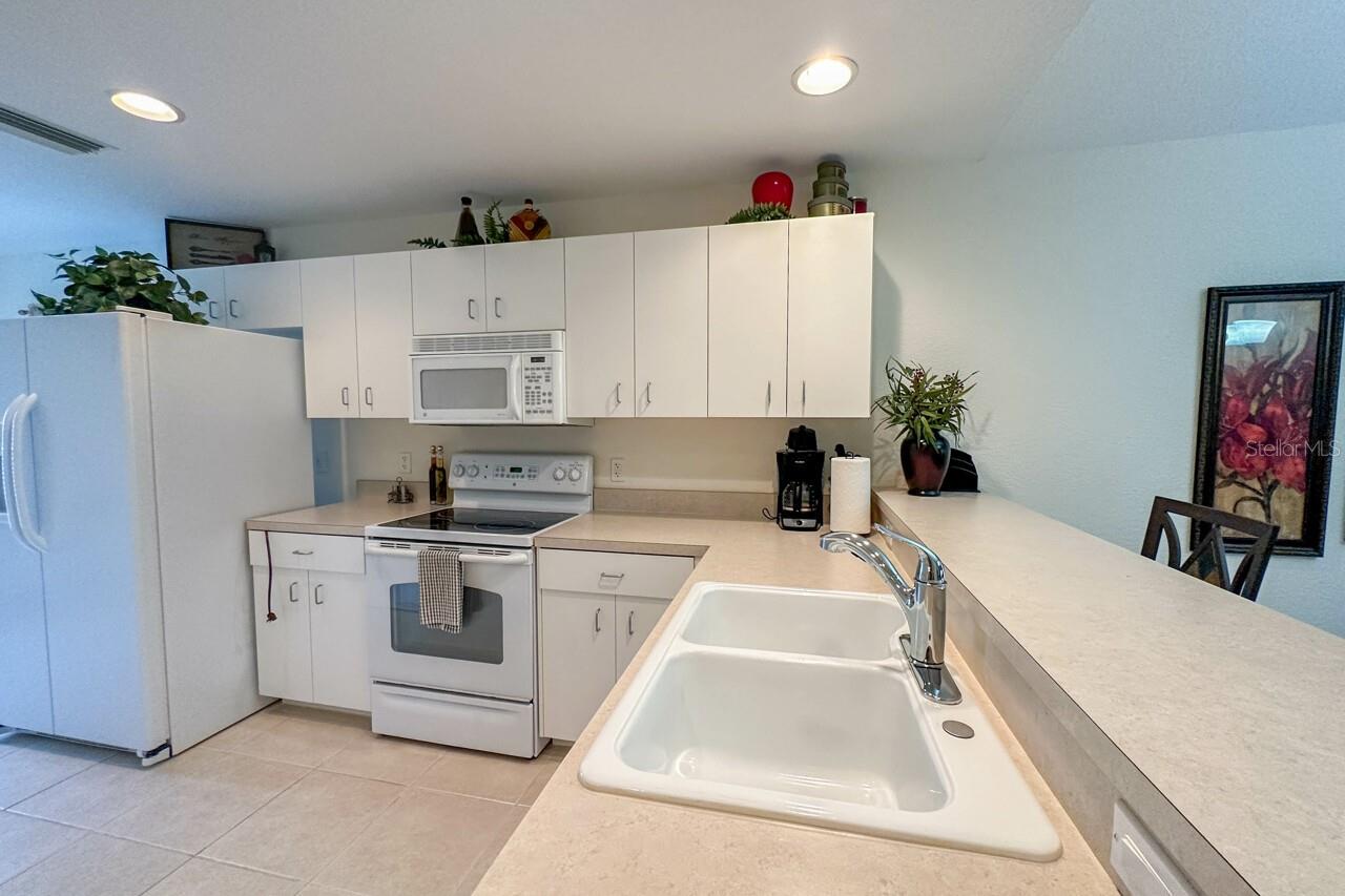 Image 28 of 47 For 9900 Fiddlers Green Circle 239