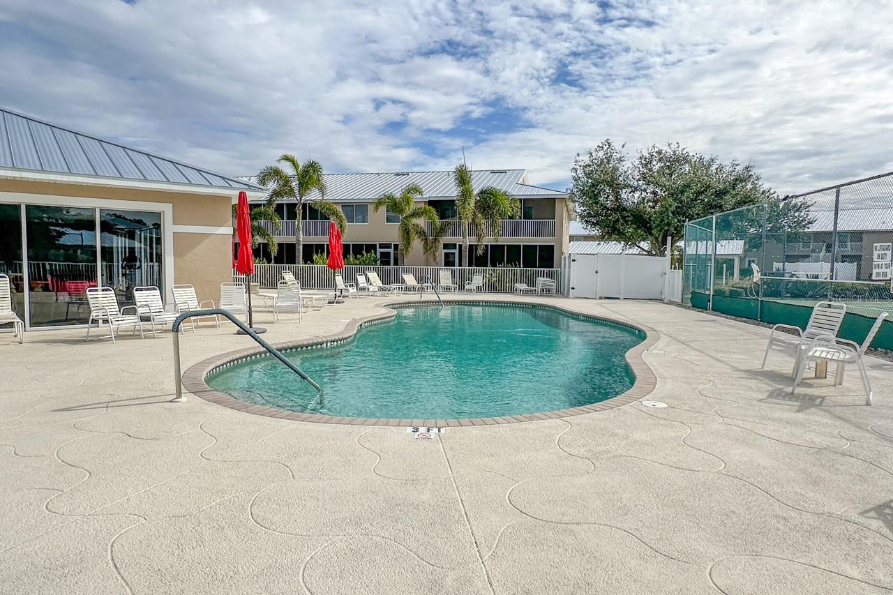 Image 8 of 47 For 9900 Fiddlers Green Circle 239