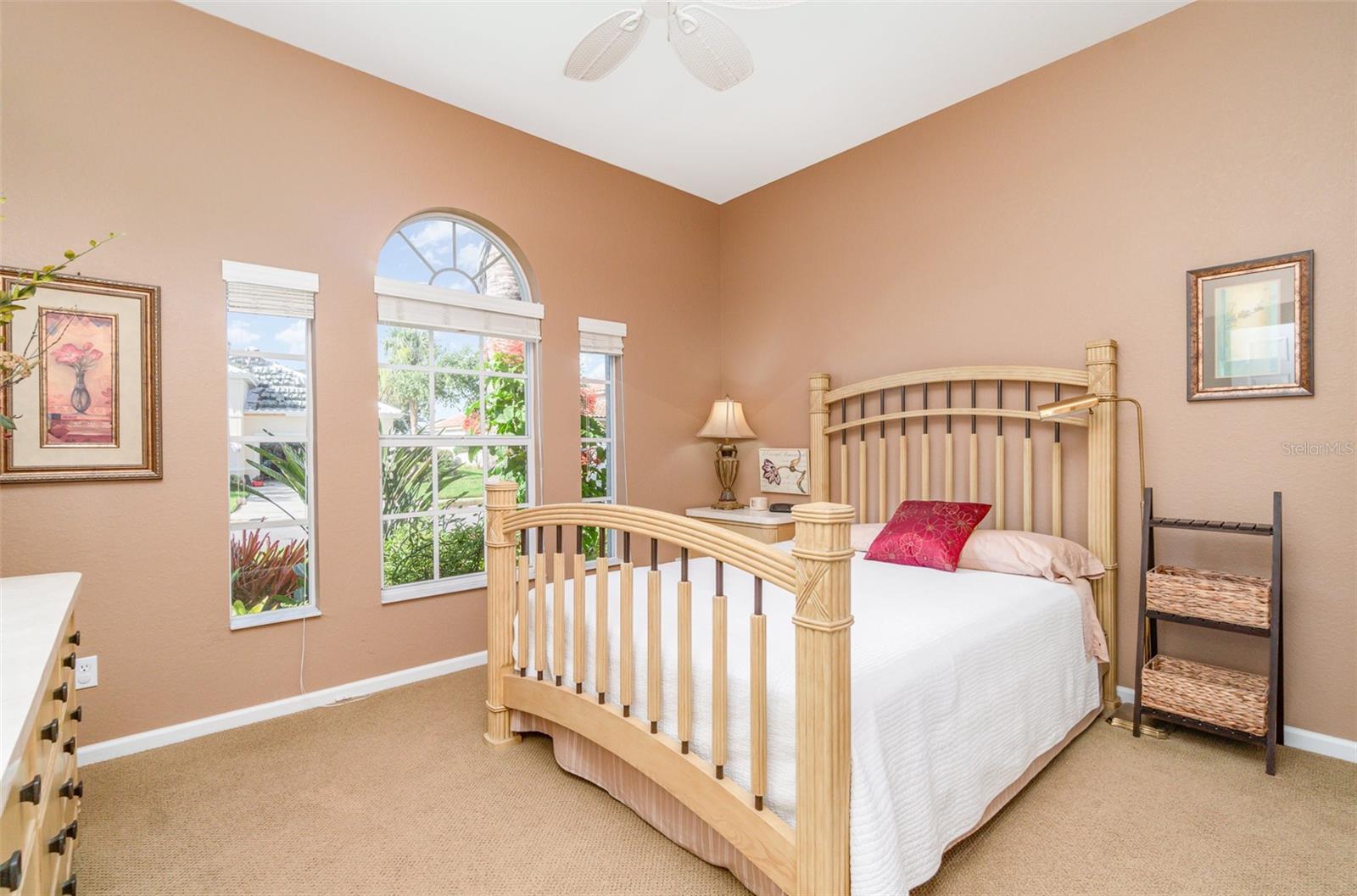 Image 20 of 62 For 13376 Golf Pointe Drive