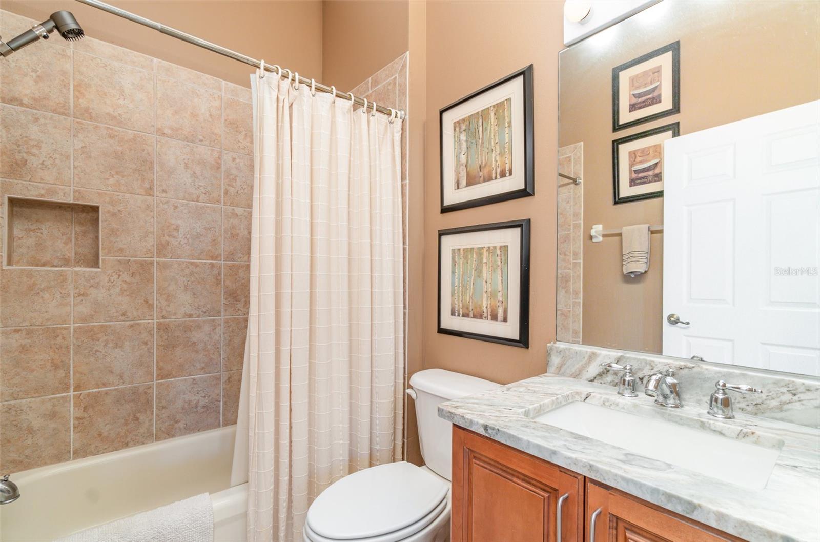 Image 21 of 62 For 13376 Golf Pointe Drive