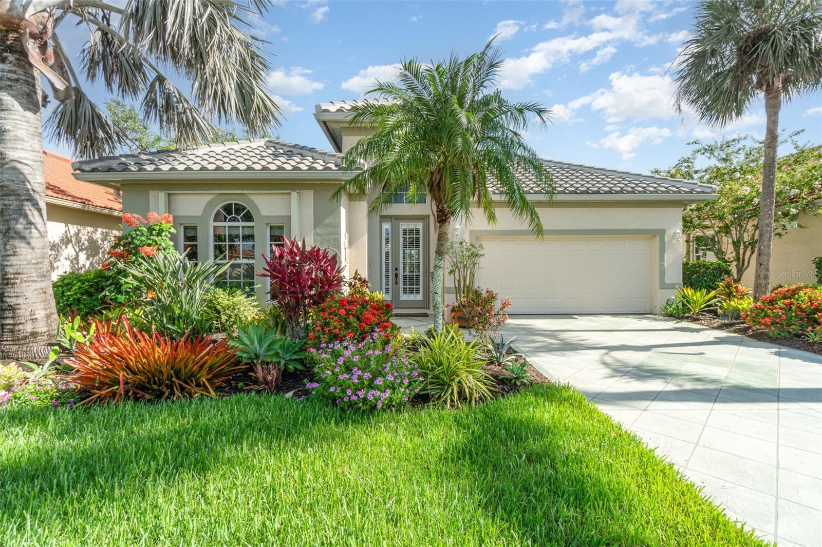 Image 4 of 62 For 13376 Golf Pointe Drive