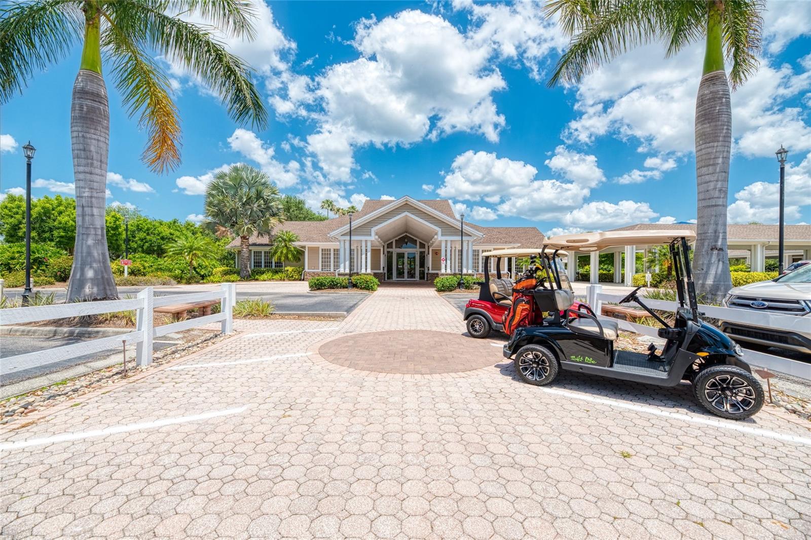 Image 42 of 62 For 13376 Golf Pointe Drive