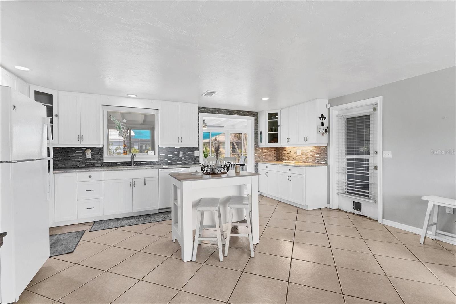 Image 10 of 37 For 832 4th Street
