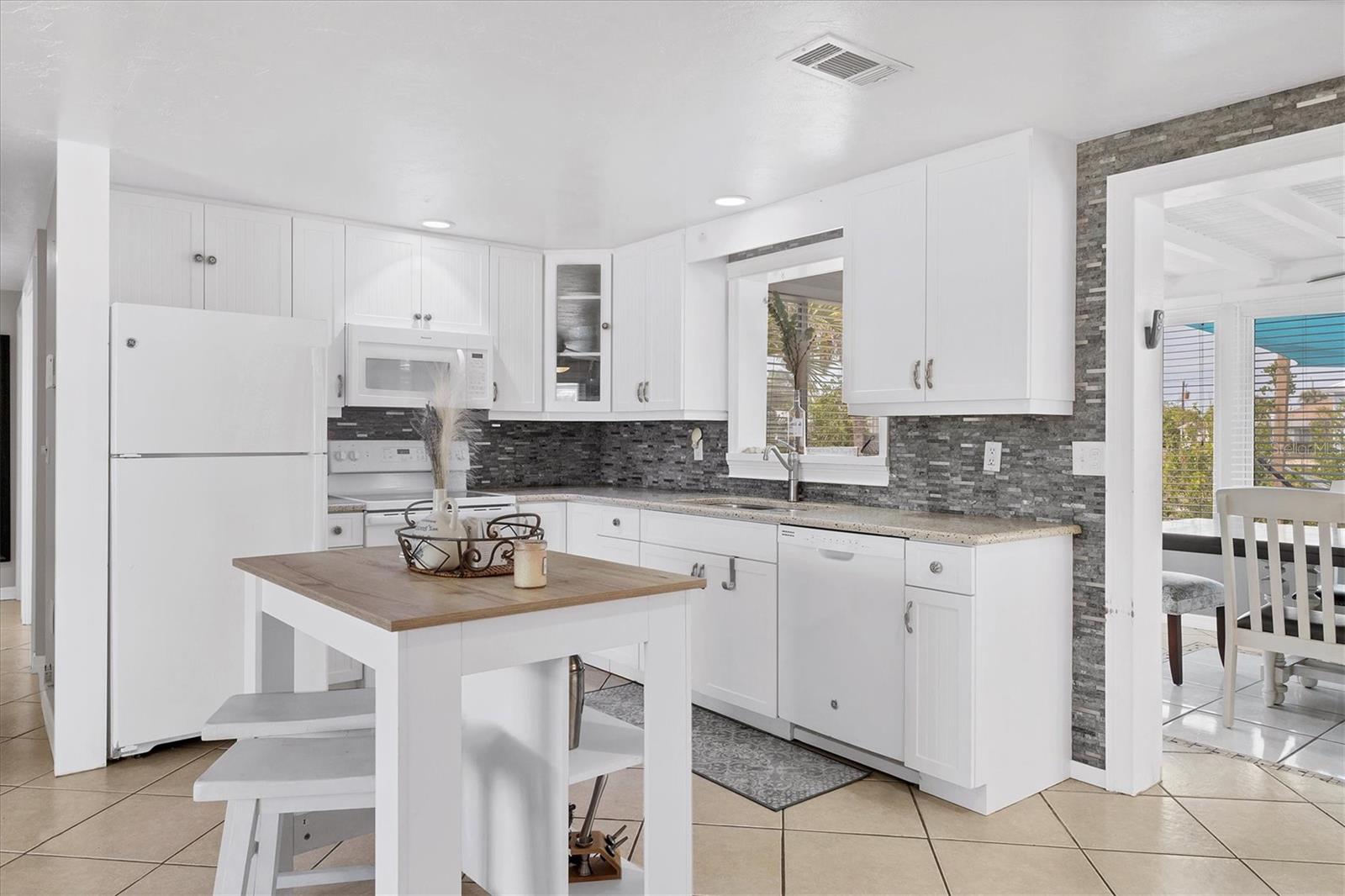 Image 11 of 37 For 832 4th Street