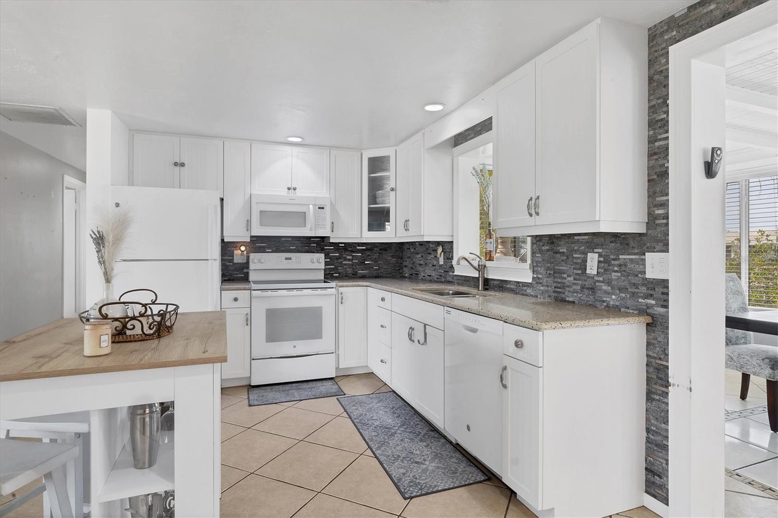 Image 12 of 37 For 832 4th Street