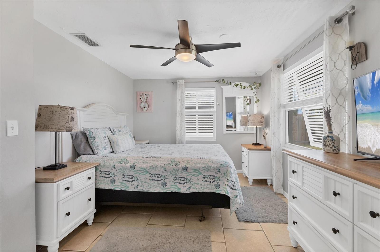 Image 22 of 37 For 832 4th Street