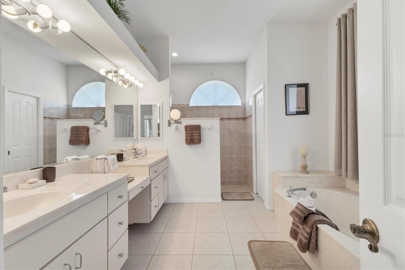 Image 15 of 49 For 1002 Rotonda Circle