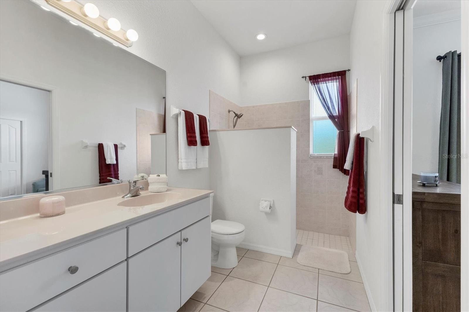 Image 18 of 49 For 1002 Rotonda Circle