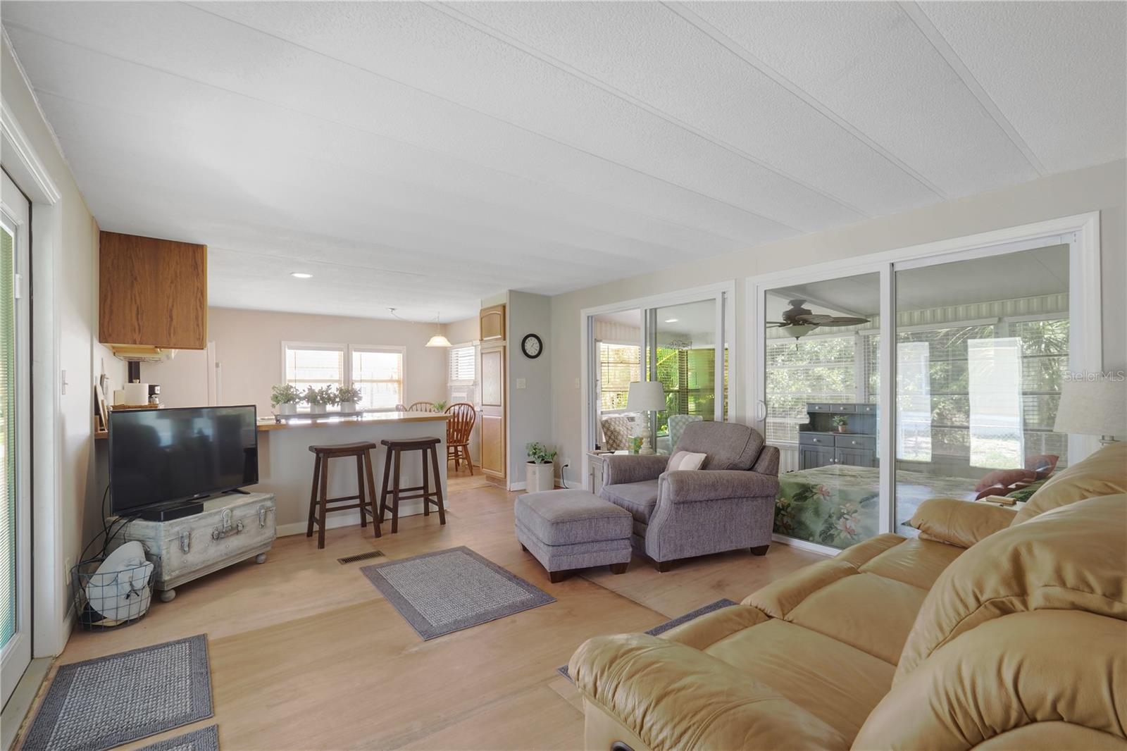 Image 11 of 31 For 8224 Pinetree Lane