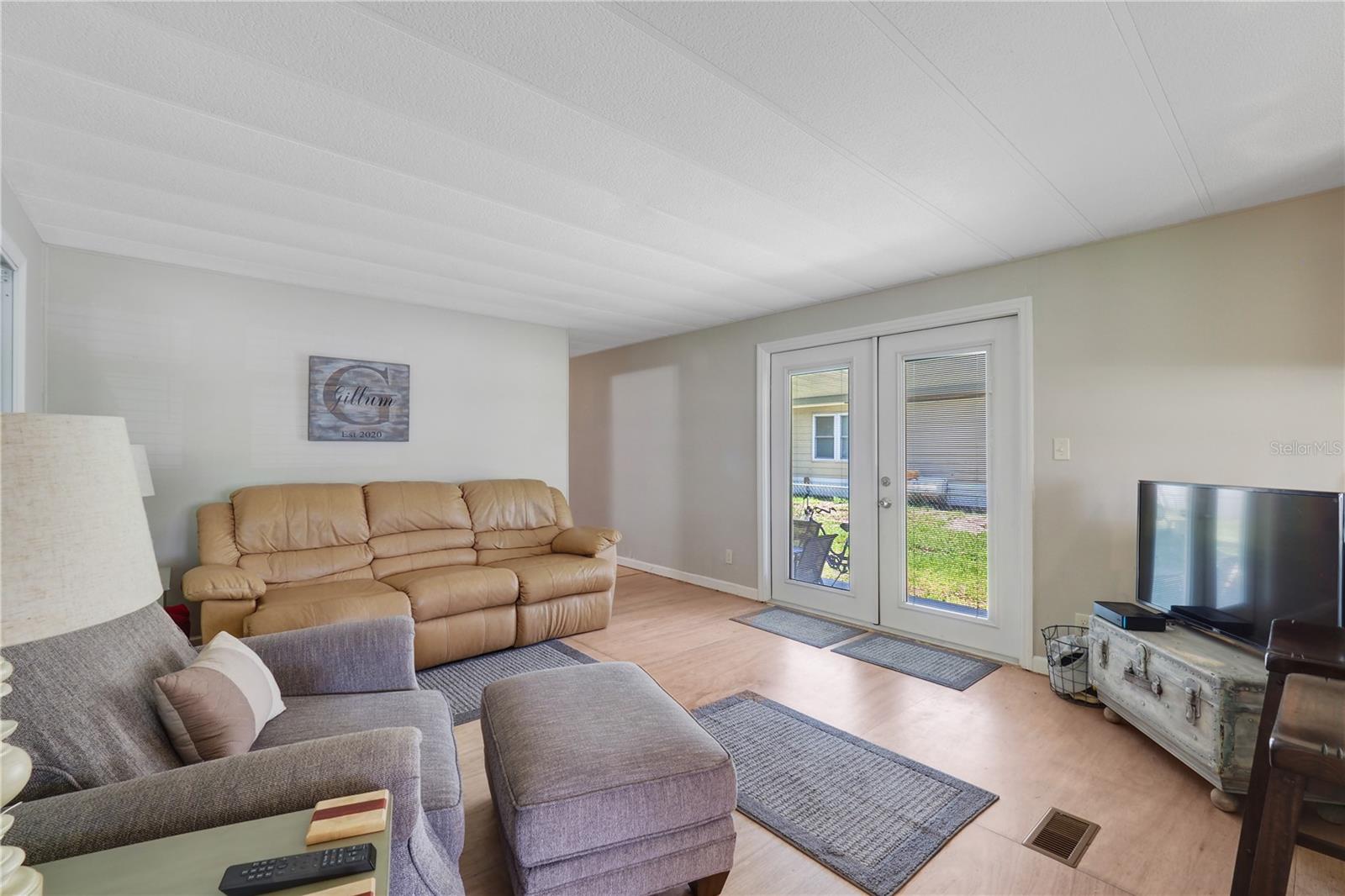Image 13 of 31 For 8224 Pinetree Lane