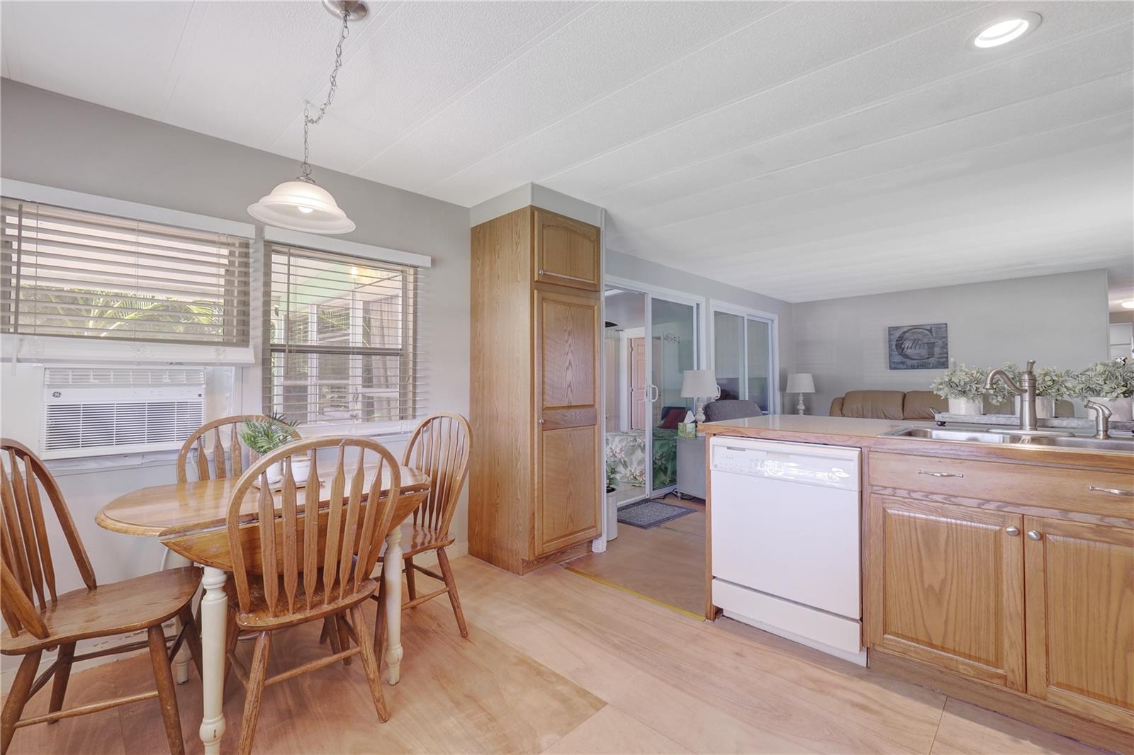 Image 16 of 31 For 8224 Pinetree Lane
