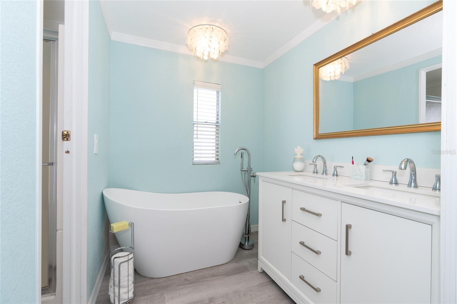Image 10 of 19 For 8243 Pinetree Lane
