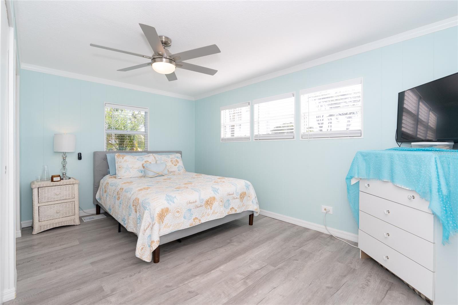 Image 11 of 19 For 8243 Pinetree Lane