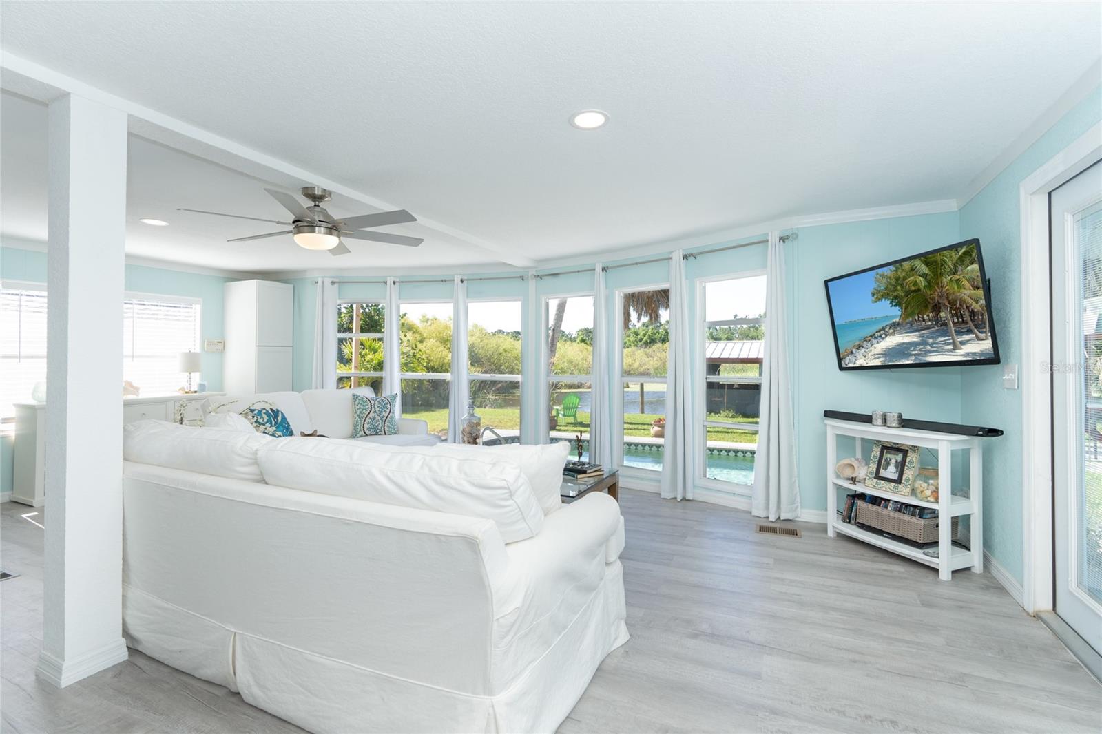 Image 3 of 19 For 8243 Pinetree Lane