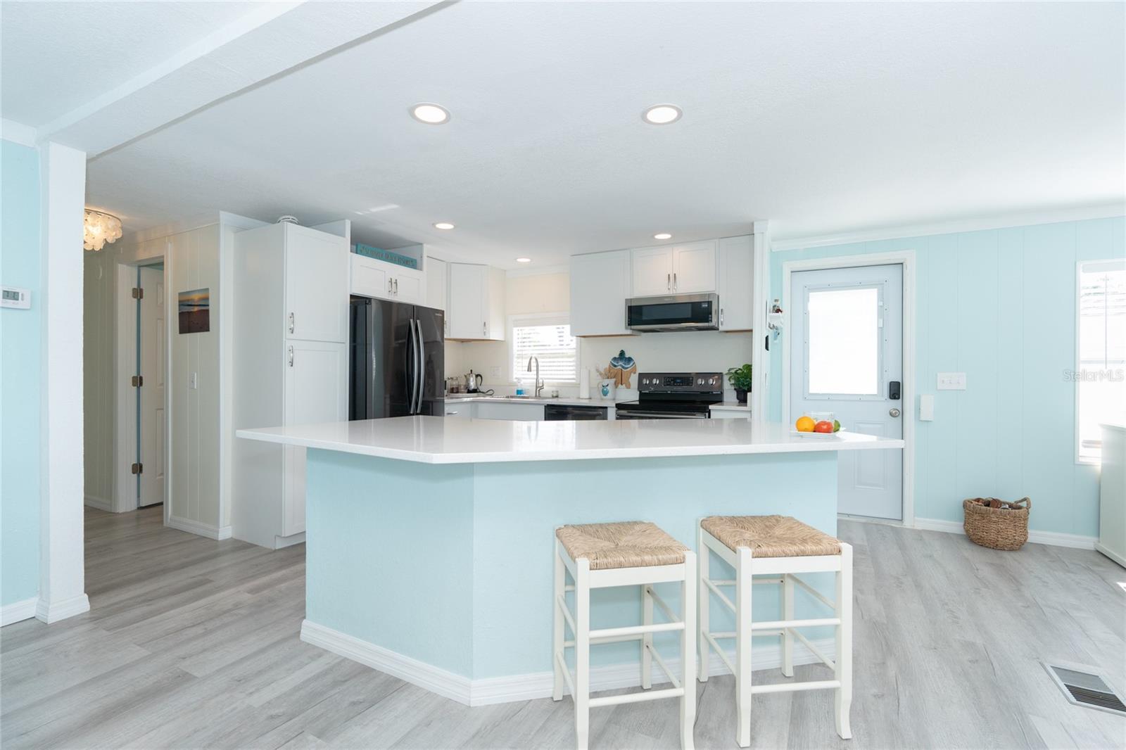 Image 6 of 19 For 8243 Pinetree Lane