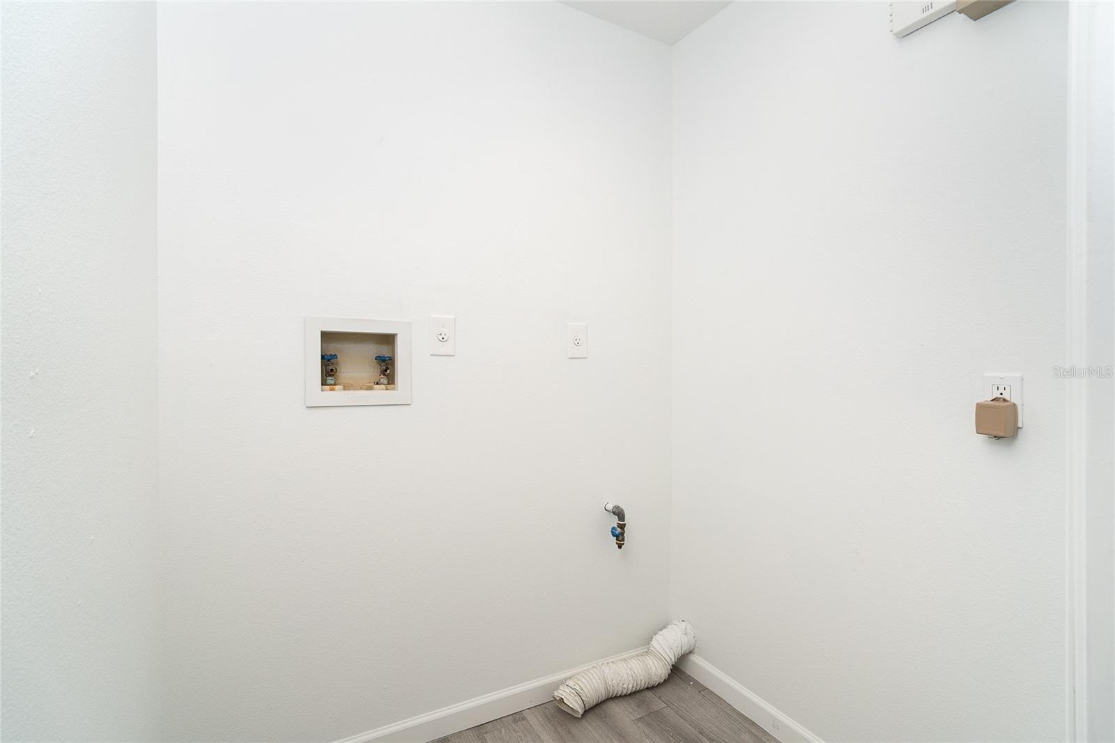 Image 31 of 51 For 15 Bunker Place