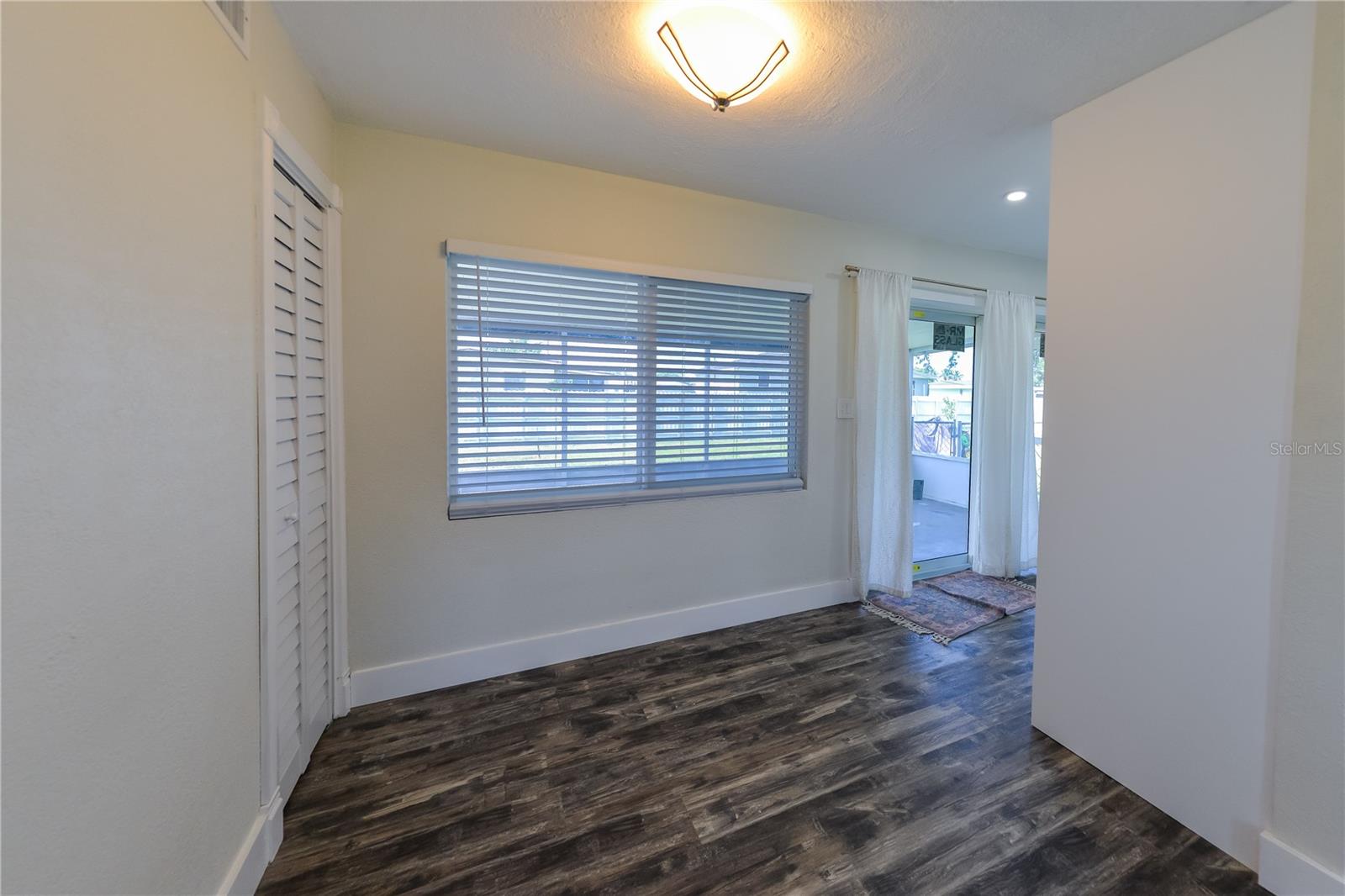Image 11 of 31 For 700 Floral Lane