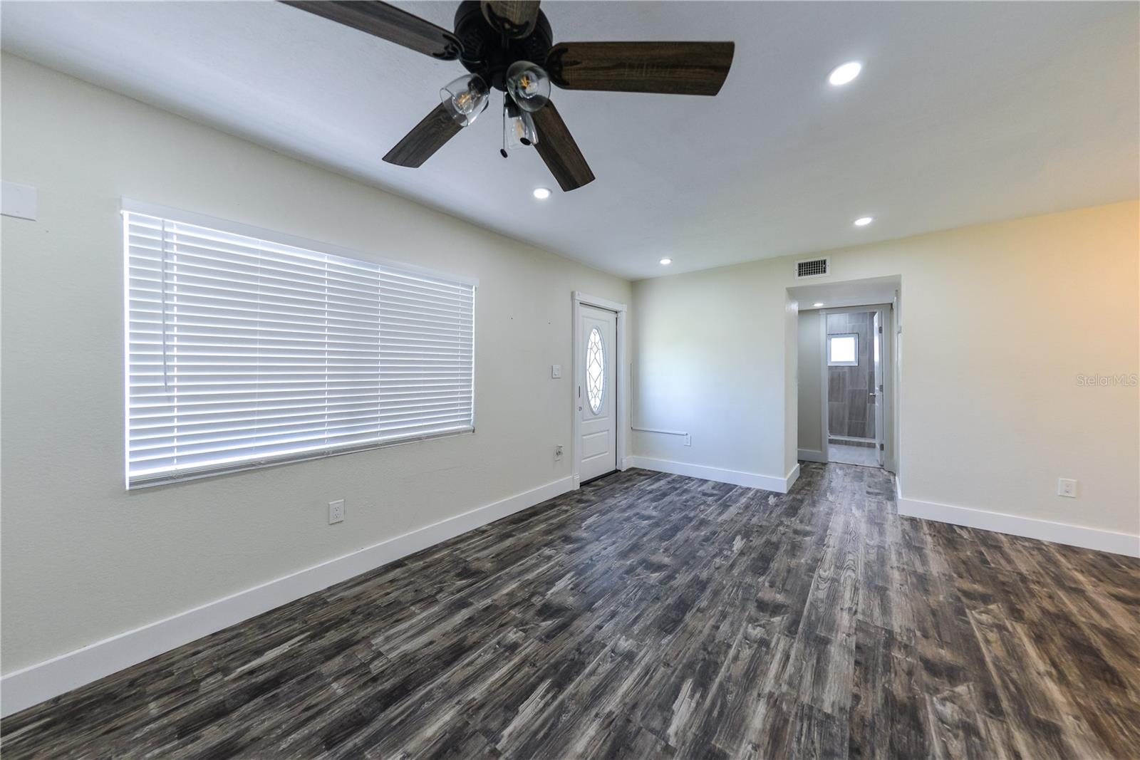 Image 8 of 31 For 700 Floral Lane