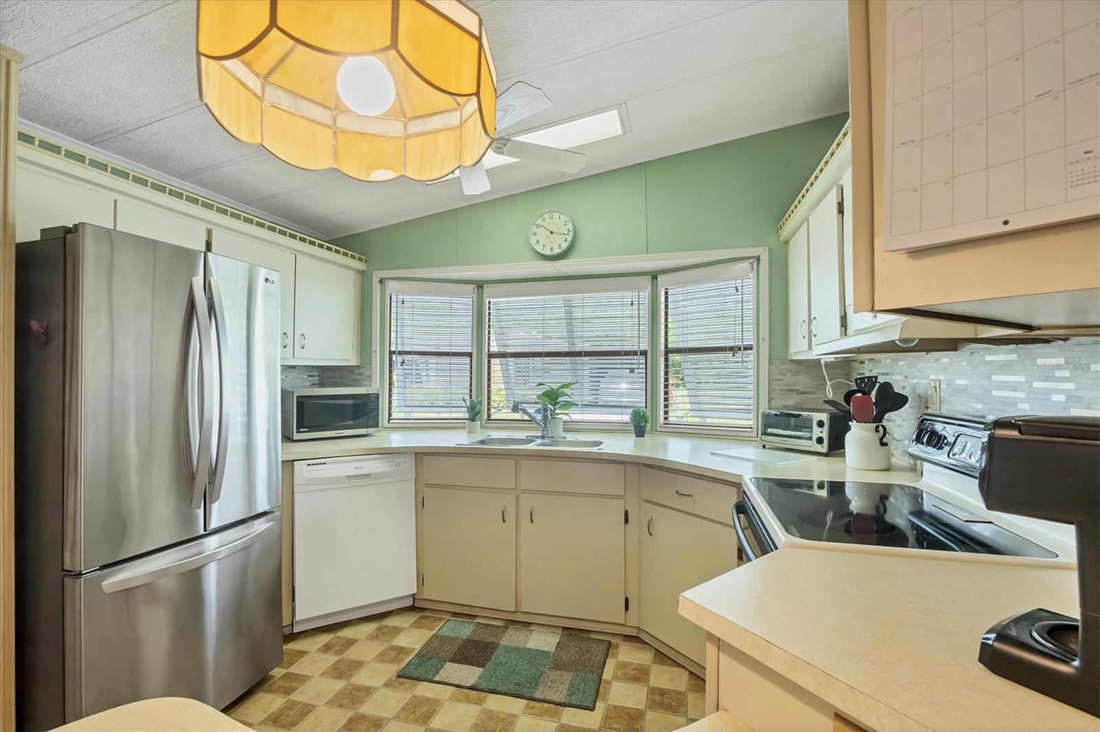 Image 15 of 46 For 742 Portwine Court 17