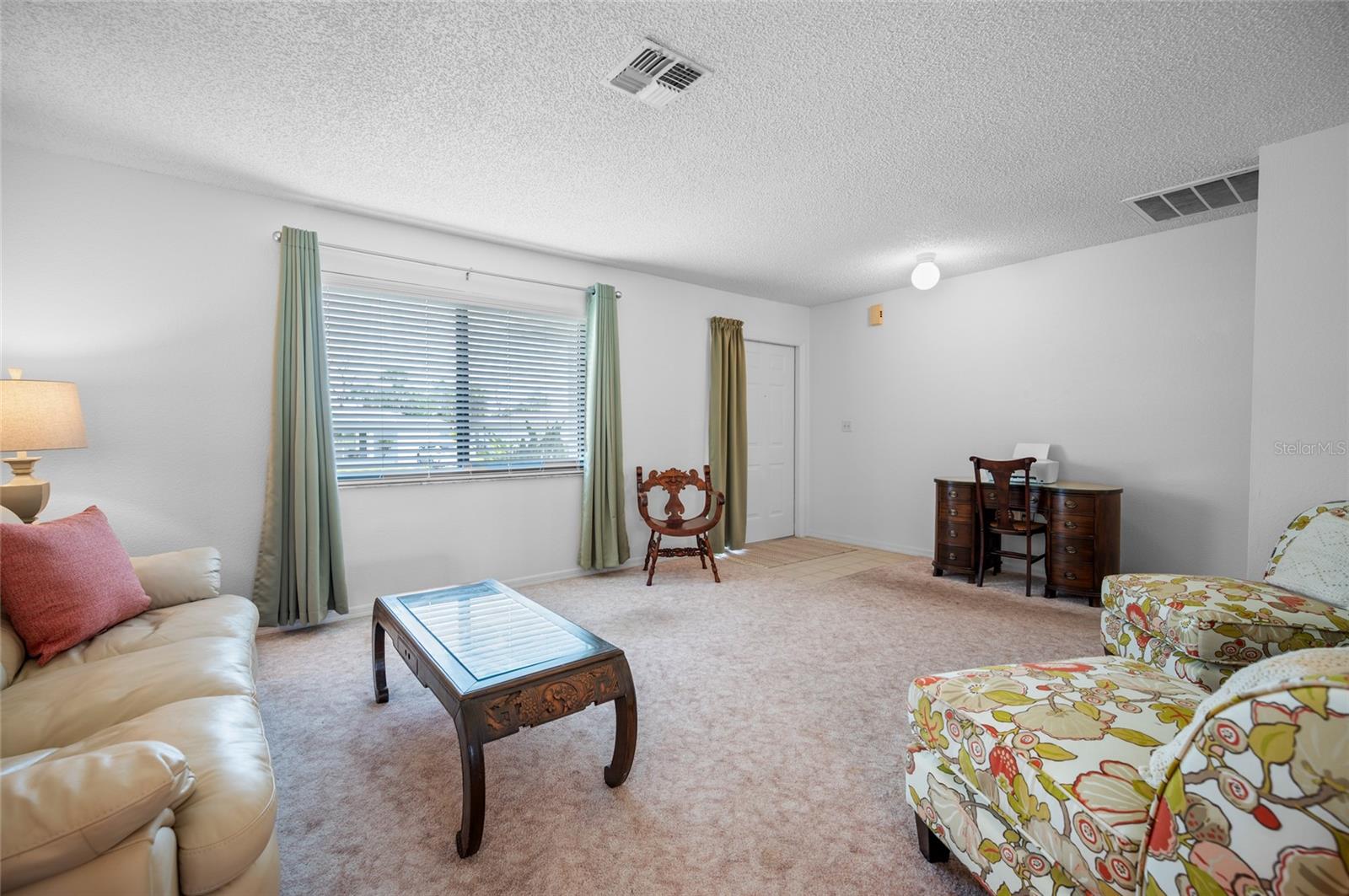 Image 7 of 44 For 15 Oakland Hills Place