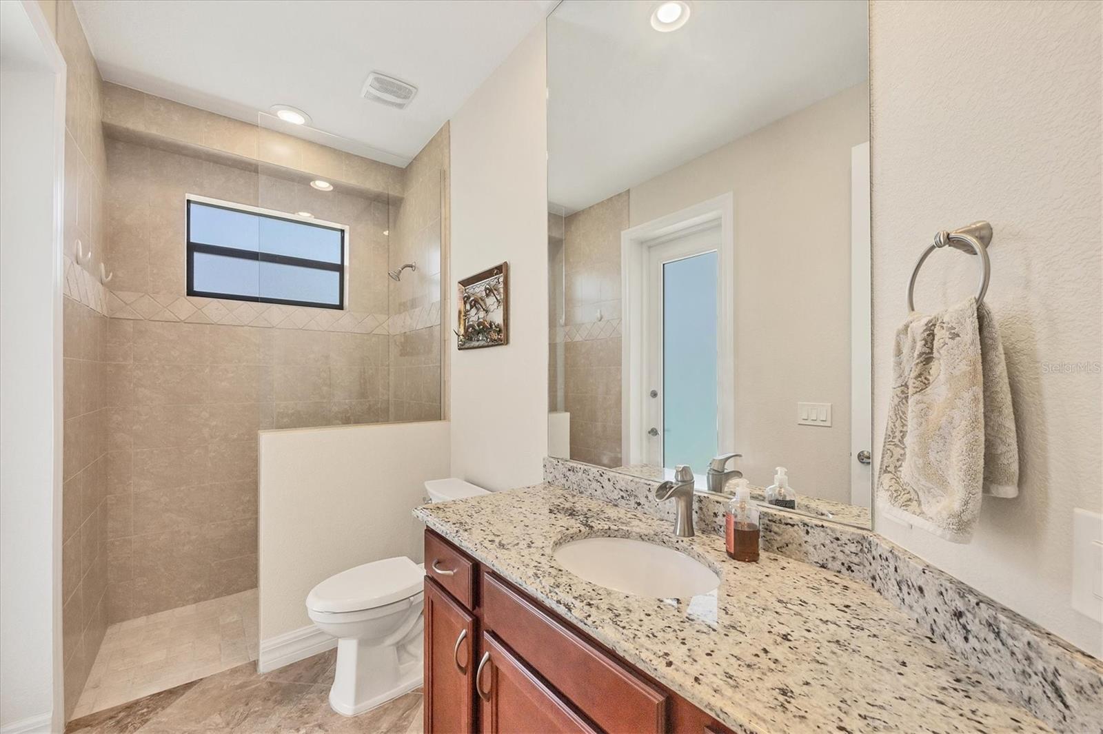 Image 22 of 53 For 15128 Hennipen Circle