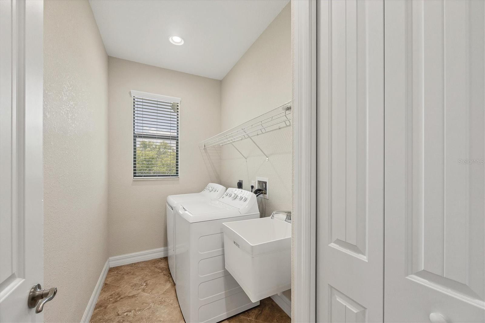 Image 24 of 53 For 15128 Hennipen Circle