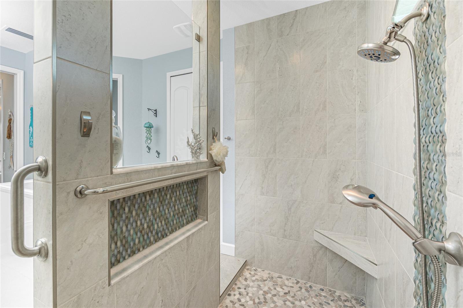 Image 22 of 47 For 262 Rotonda Boulevard N