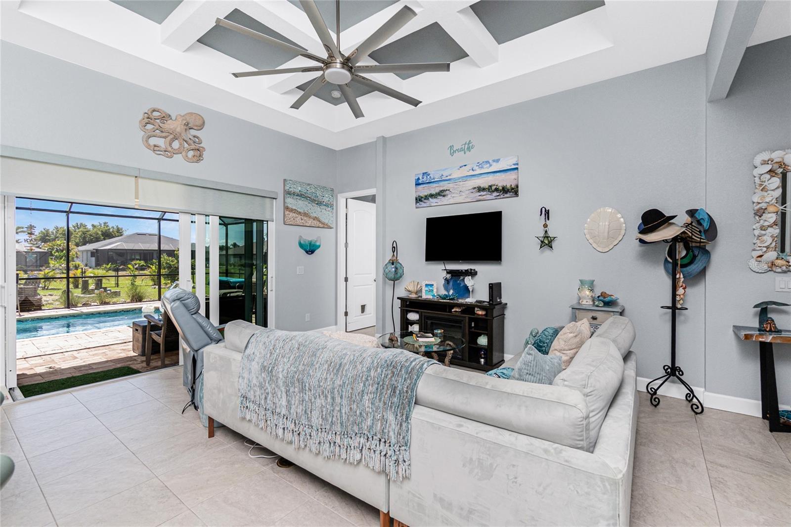Image 8 of 47 For 262 Rotonda Boulevard N