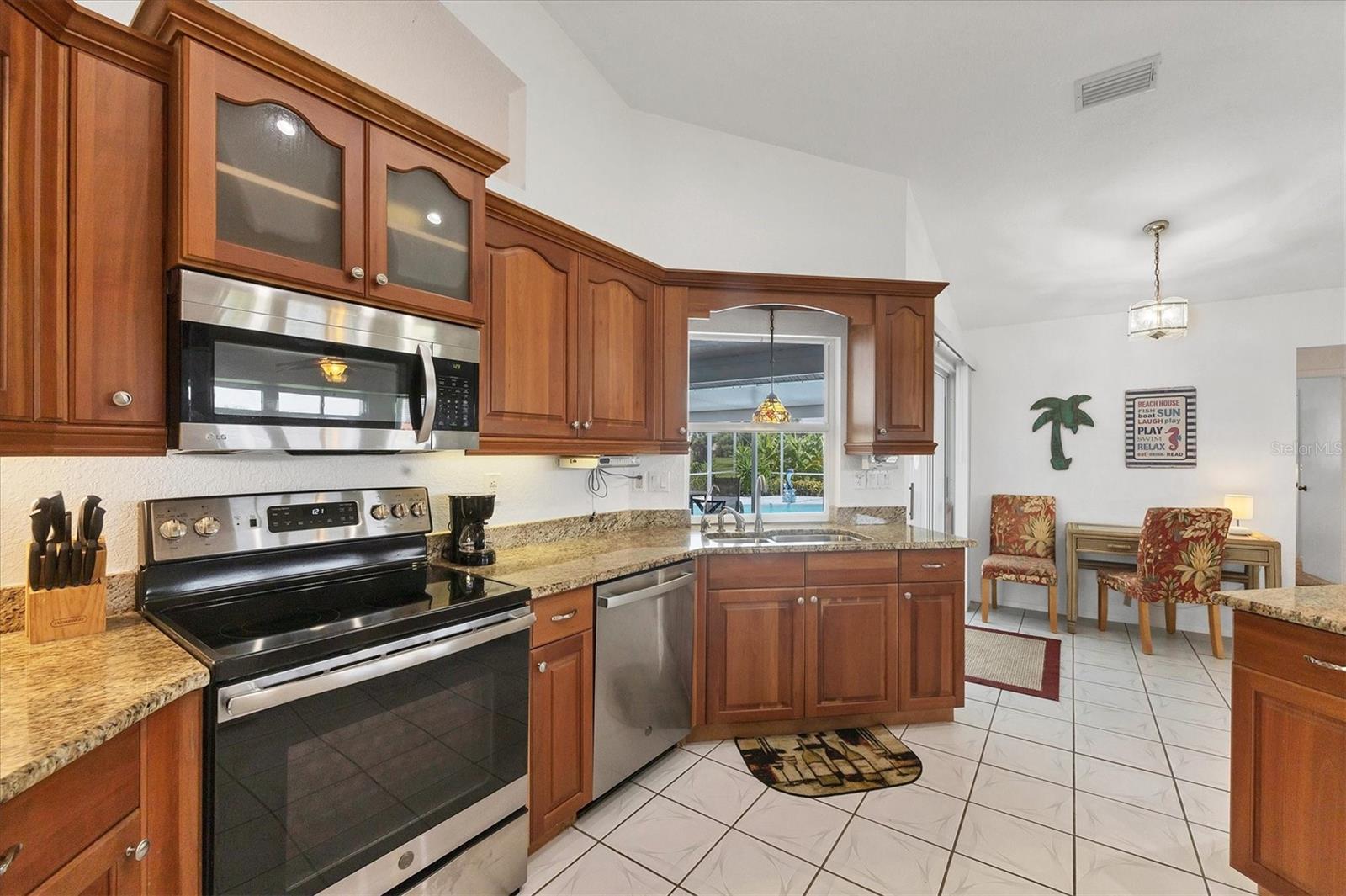 Image 16 of 54 For 727 Rotonda Circle