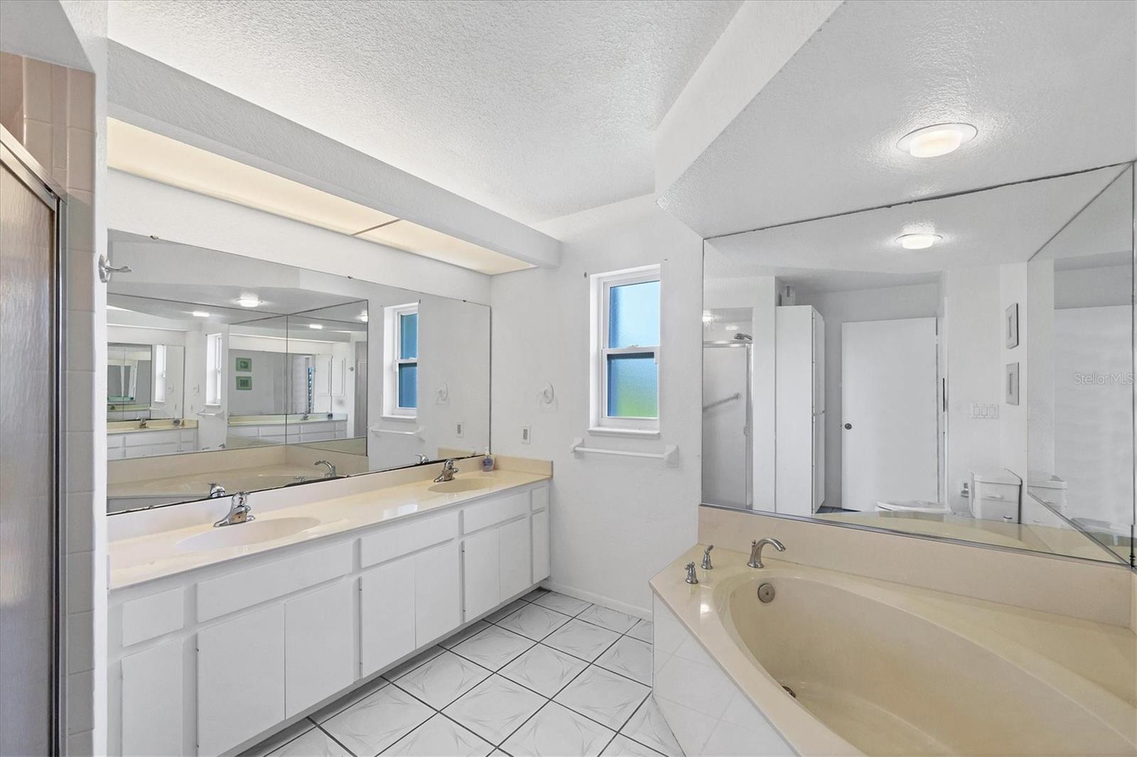 Image 23 of 54 For 727 Rotonda Circle