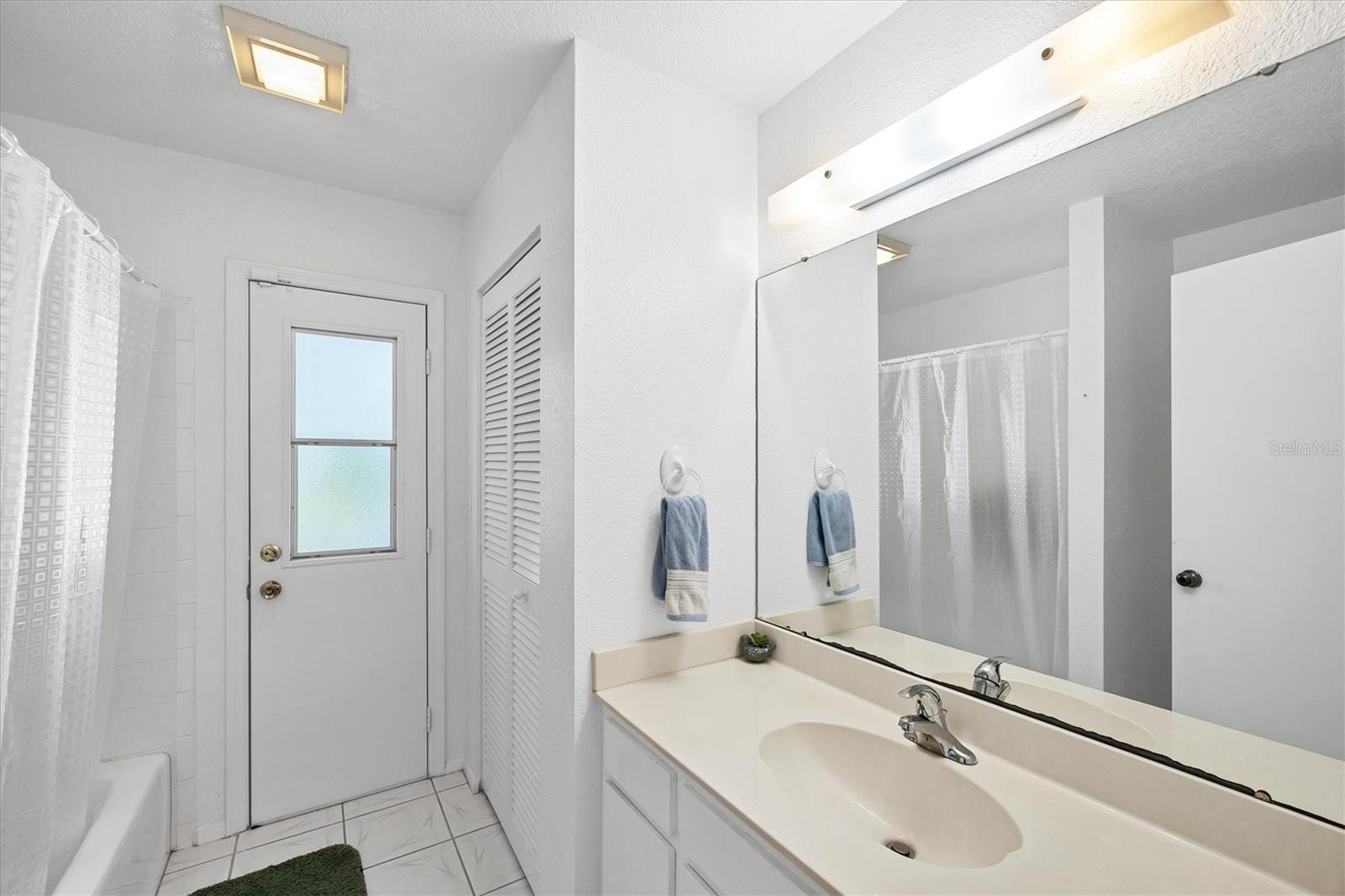 Image 27 of 54 For 727 Rotonda Circle