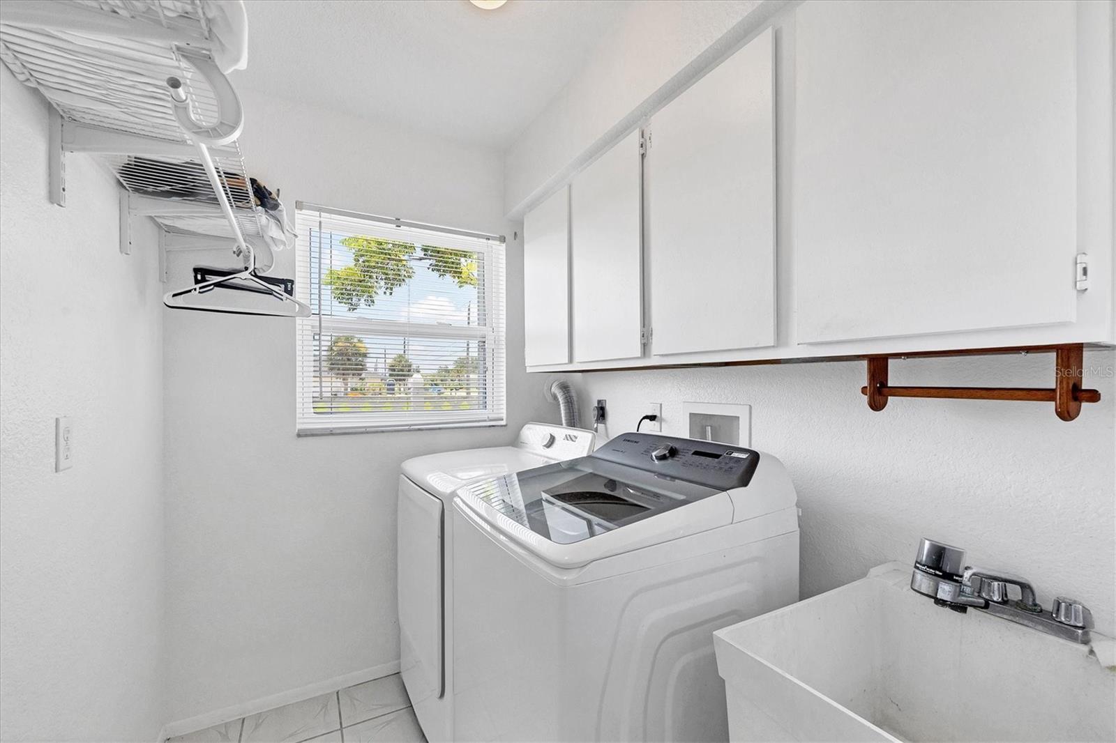 Image 29 of 54 For 727 Rotonda Circle