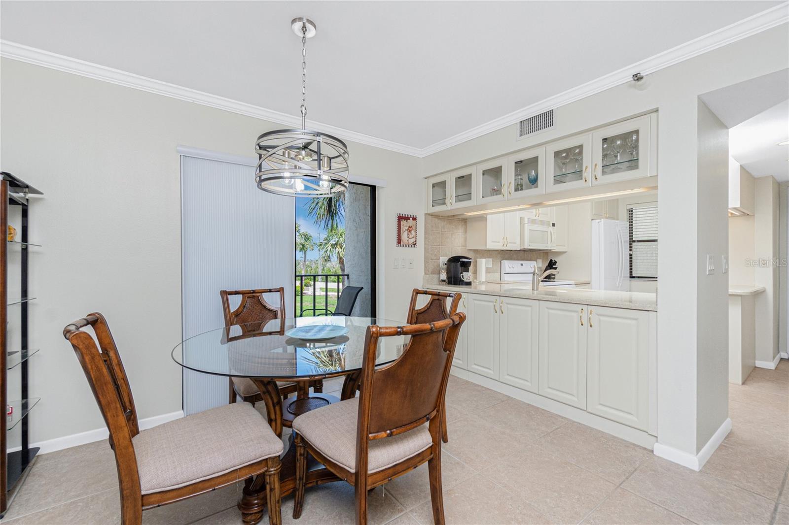 Listing photo id 10 for 1701 Beach Road 207