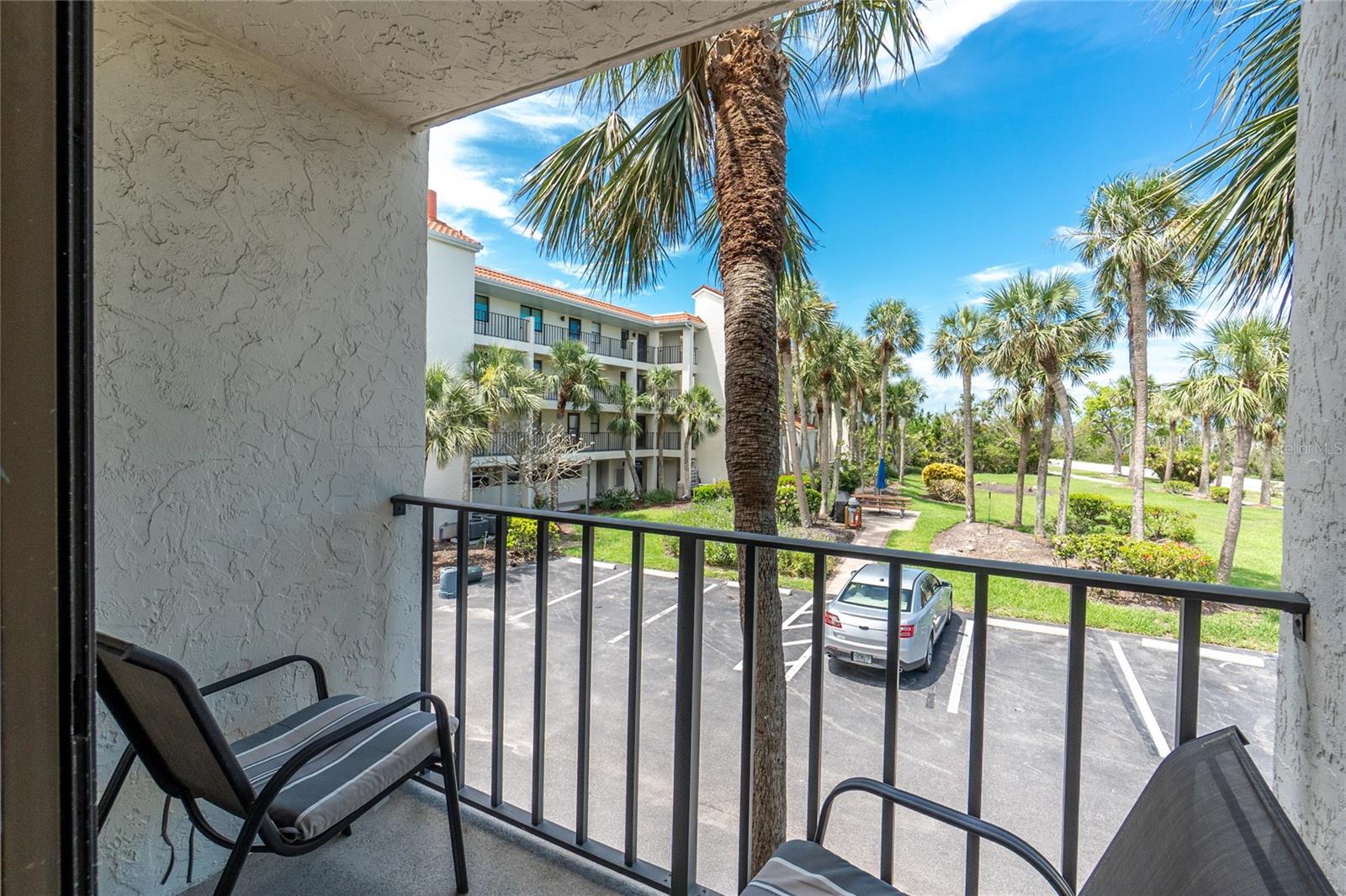 Listing photo id 11 for 1701 Beach Road 207