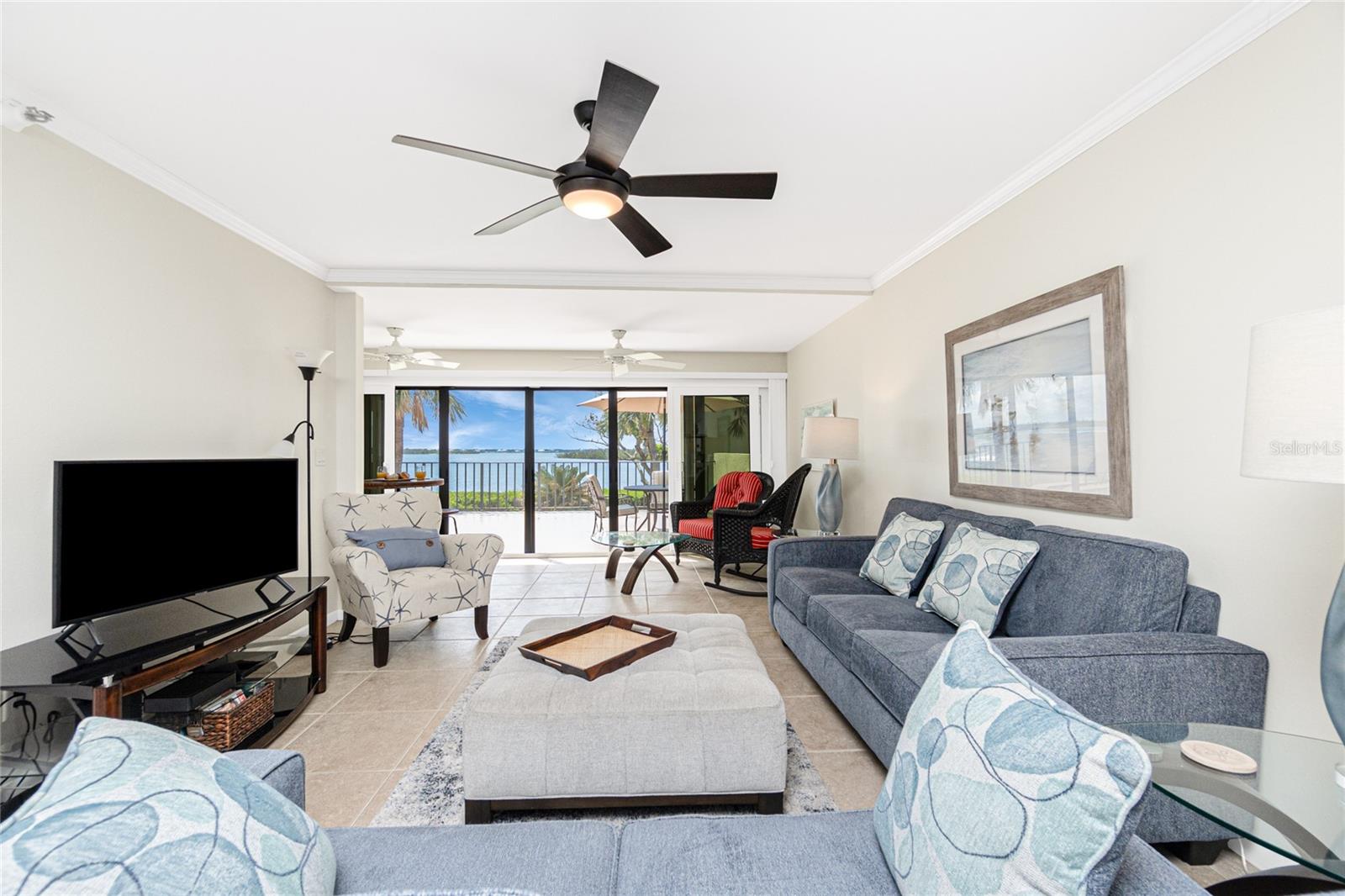 Listing photo id 13 for 1701 Beach Road 207