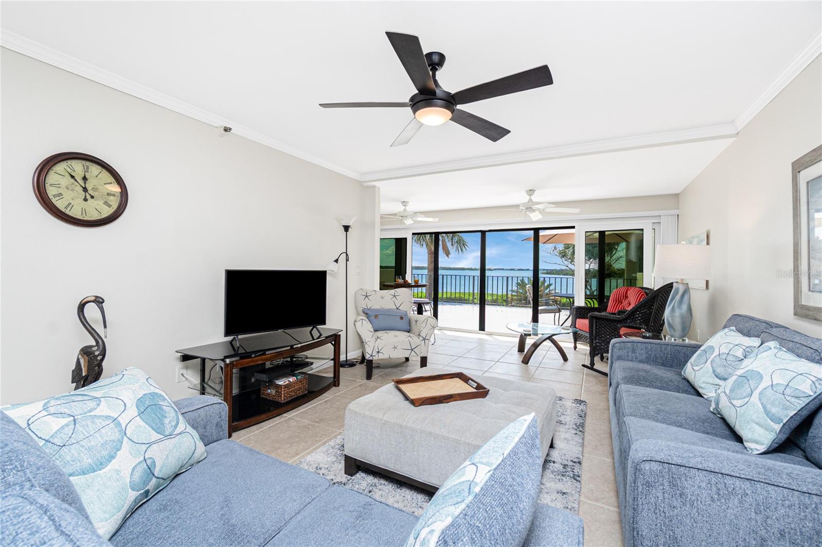 Listing photo id 14 for 1701 Beach Road 207