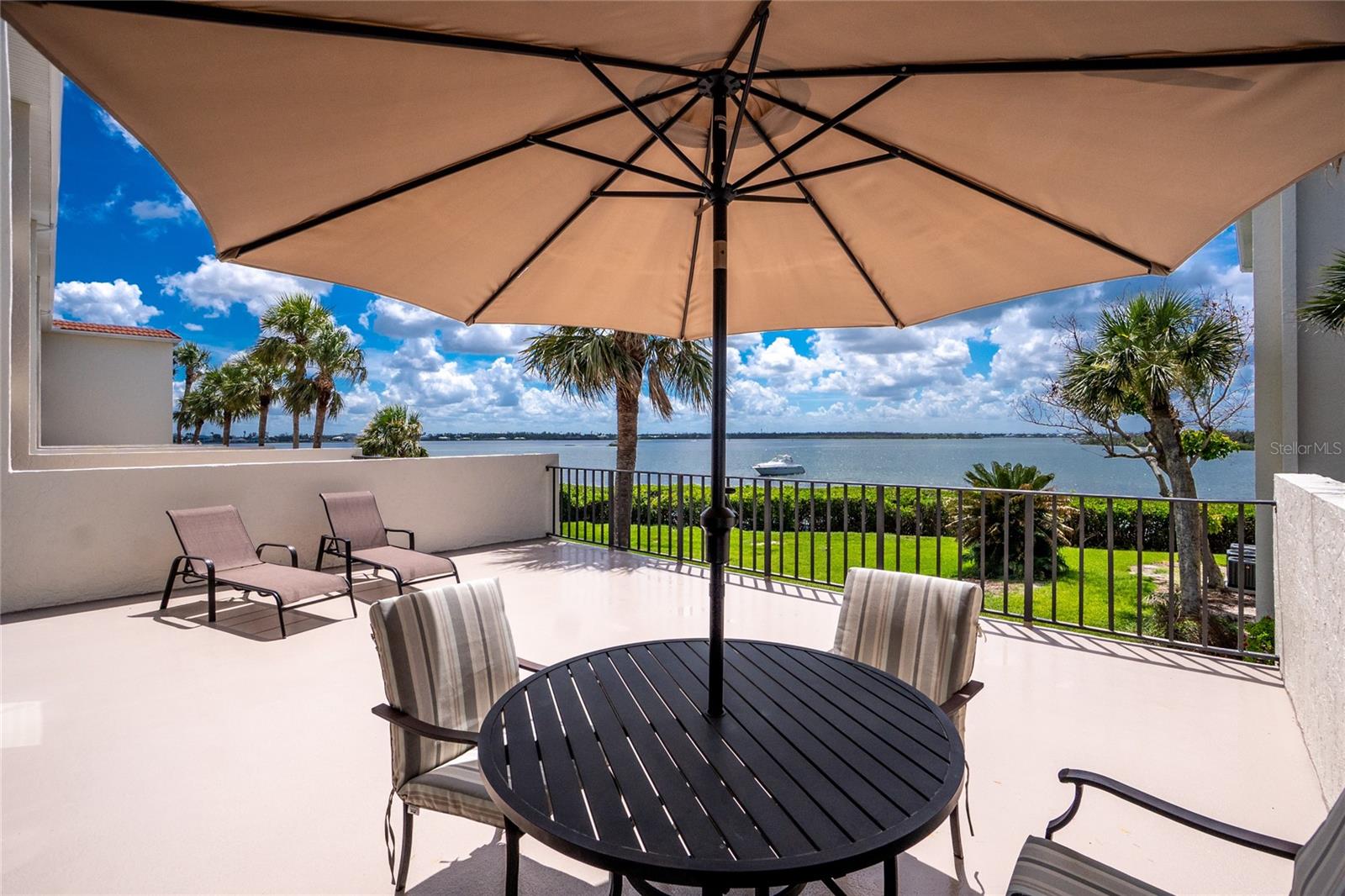 Listing photo id 0 for 1701 Beach Road 207