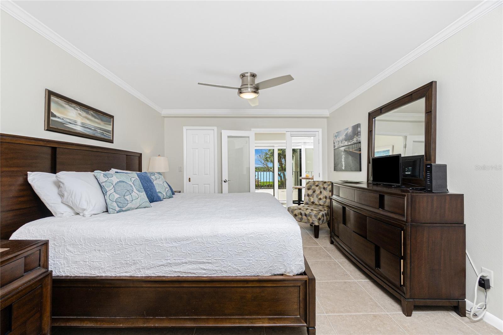 Listing photo id 24 for 1701 Beach Road 207