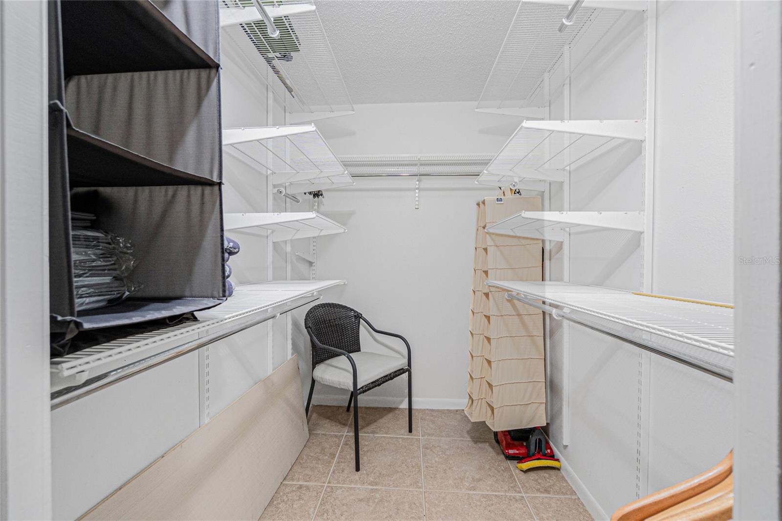 Listing photo id 26 for 1701 Beach Road 207