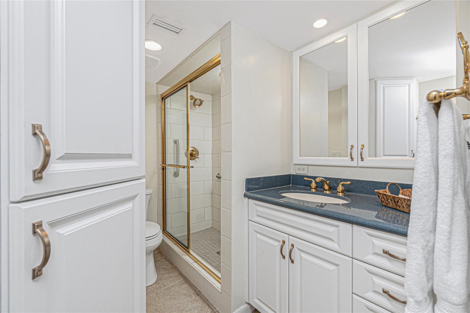 Listing photo id 28 for 1701 Beach Road 207