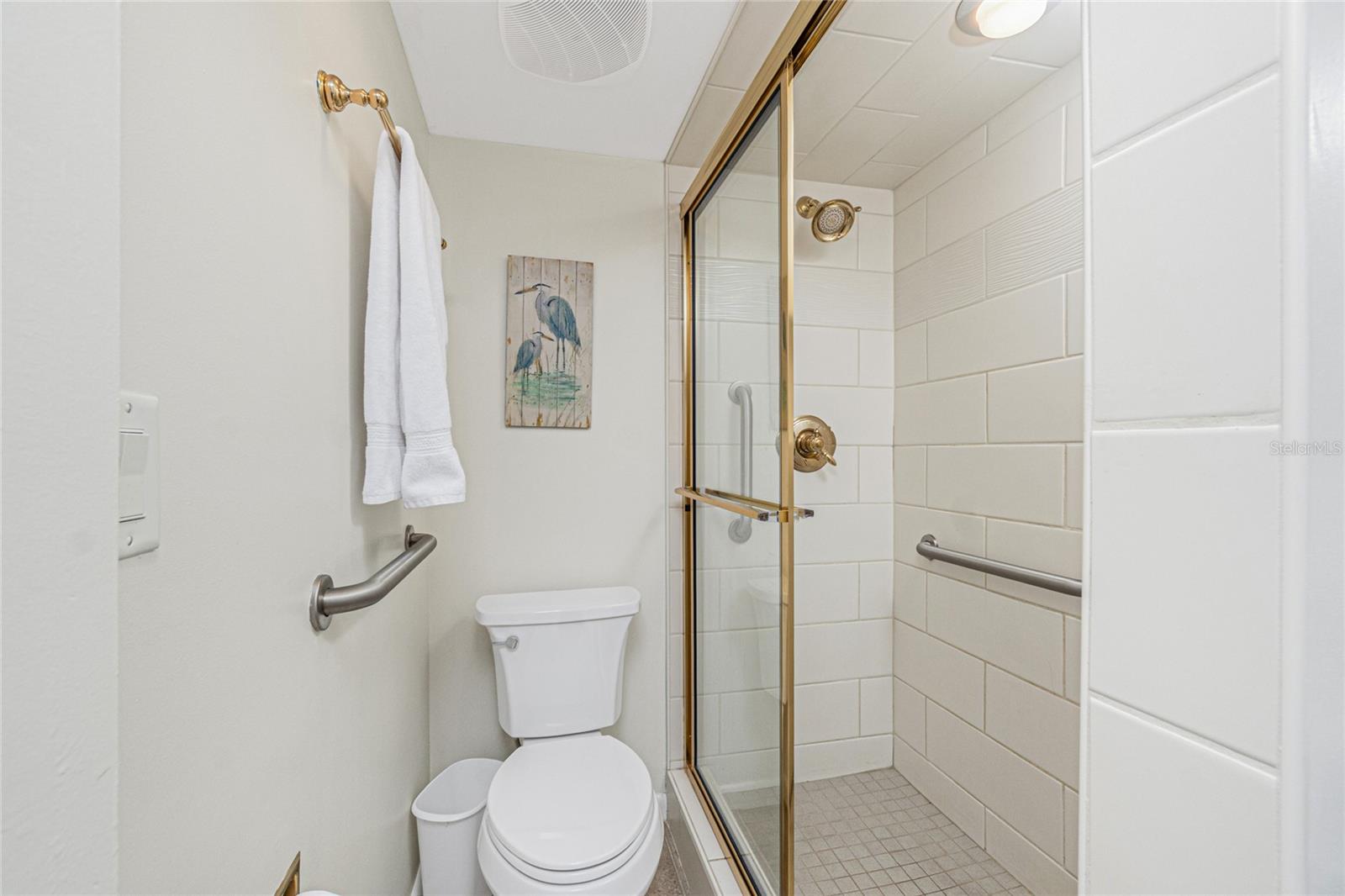 Listing photo id 29 for 1701 Beach Road 207