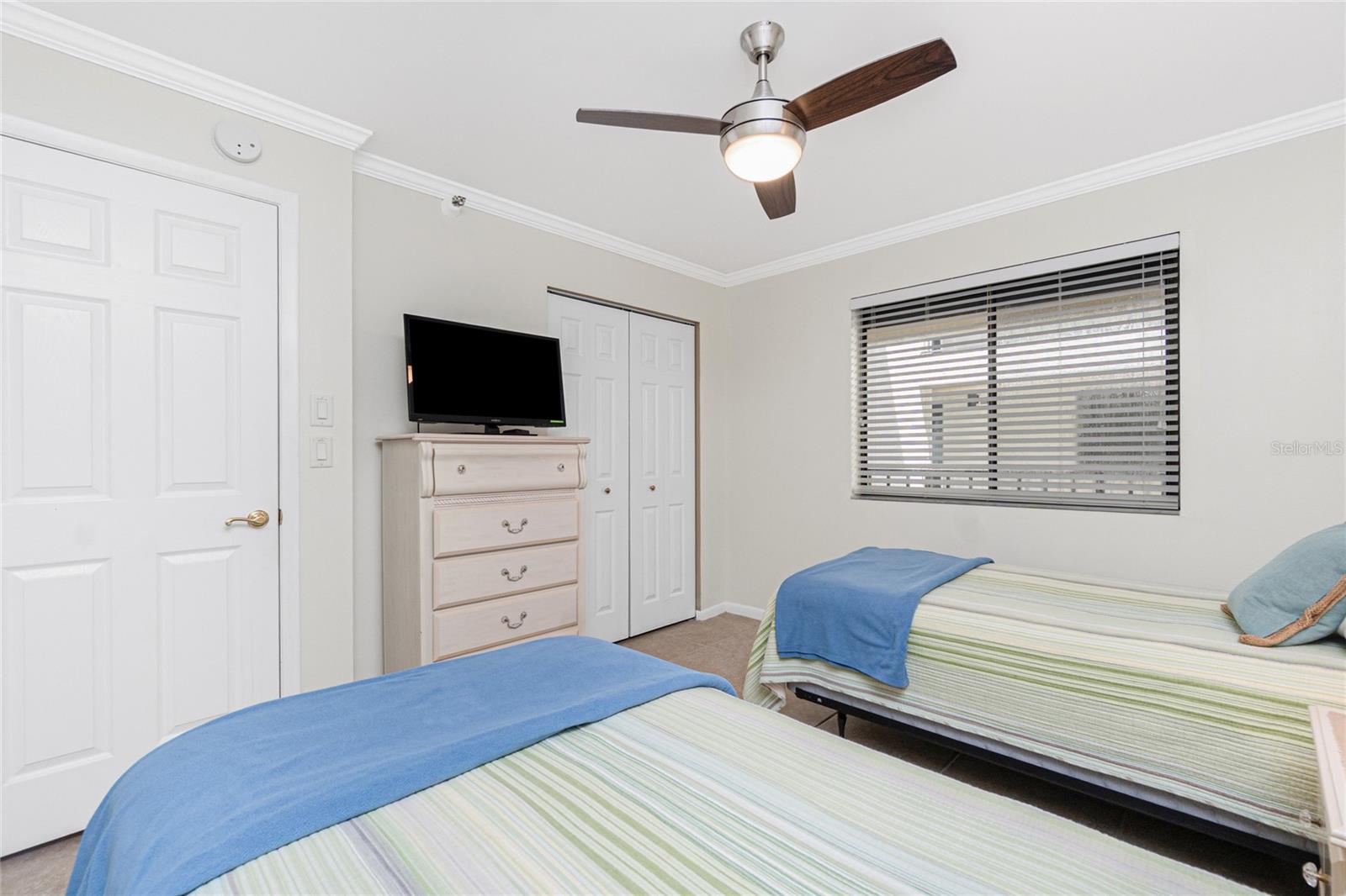 Listing photo id 32 for 1701 Beach Road 207